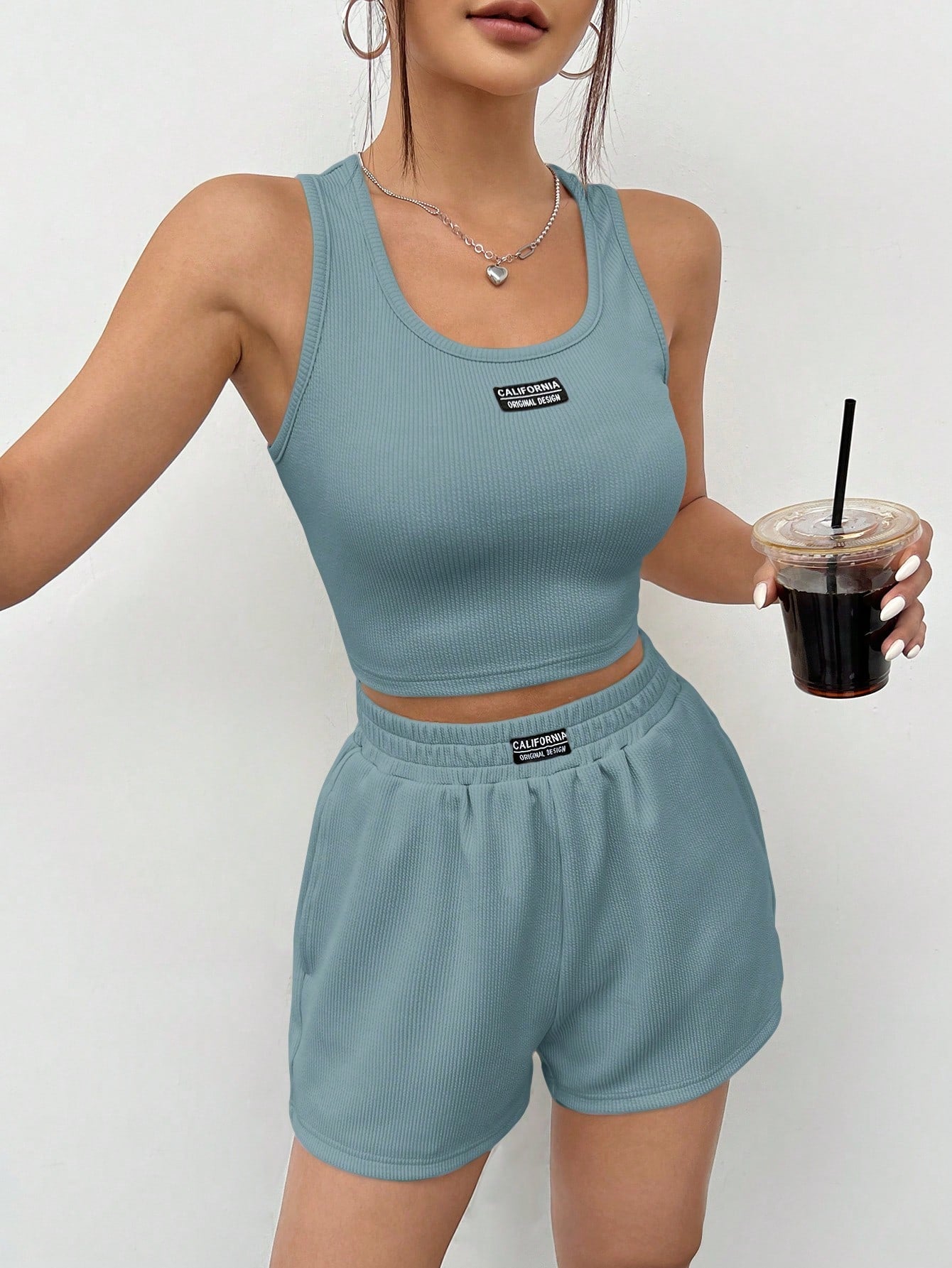 SHEIN EZwear Conjunto de top sin mangas y shorts de punto en tono azul neblina para mujeres