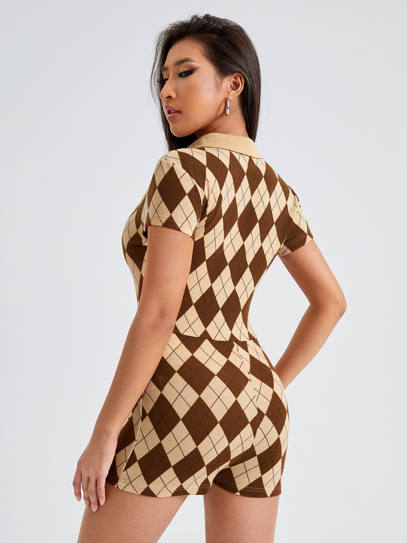 SHEIN EZwear Mono unitard con cuello con botón delantero con estampado de rombo