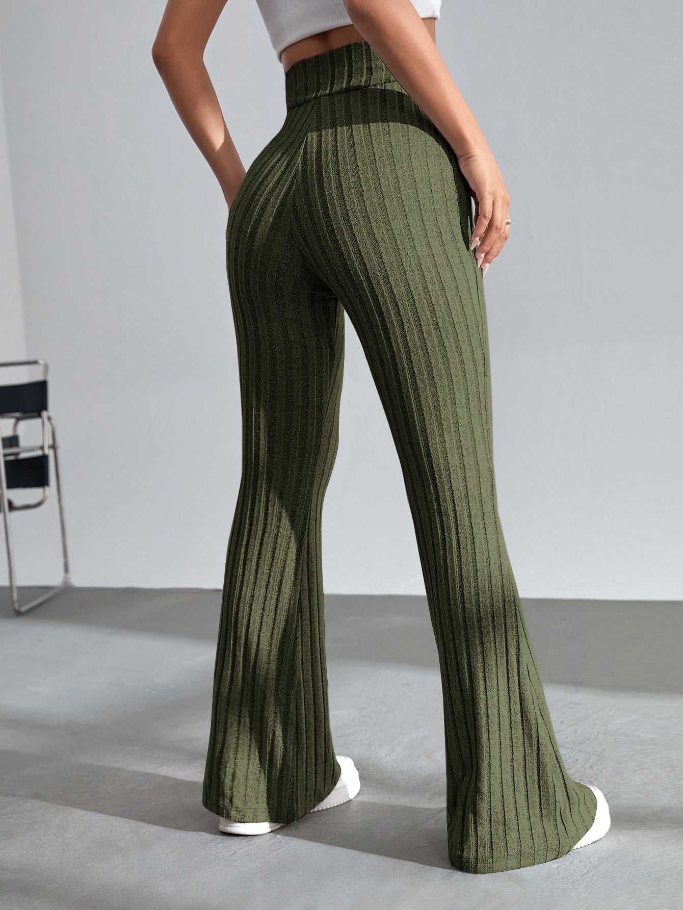 SHEIN EZwear Pantalones acampanados unicolor tejido de canalé