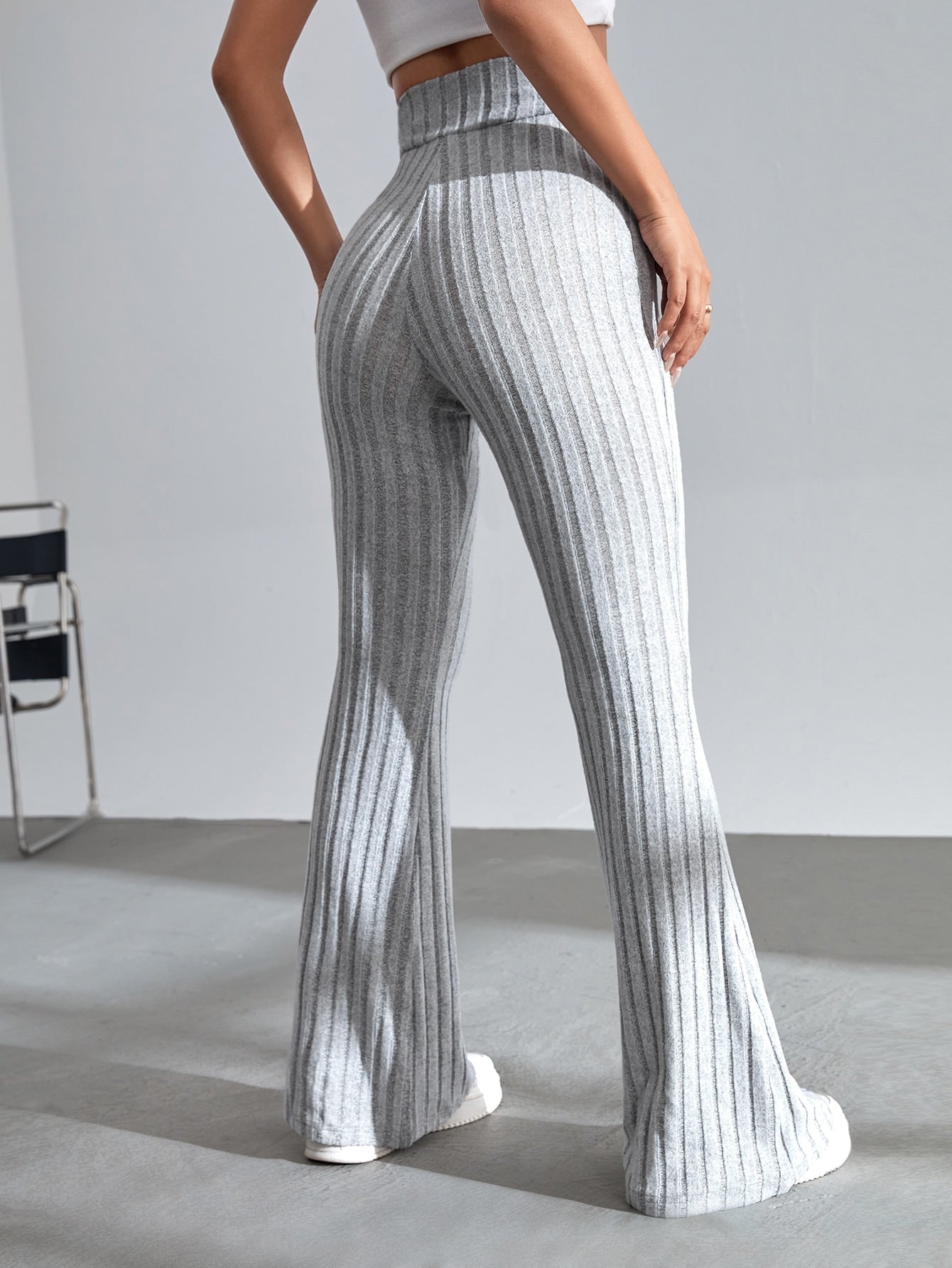 SHEIN EZwear Pantalones acampanados unicolor tejido de canalé
