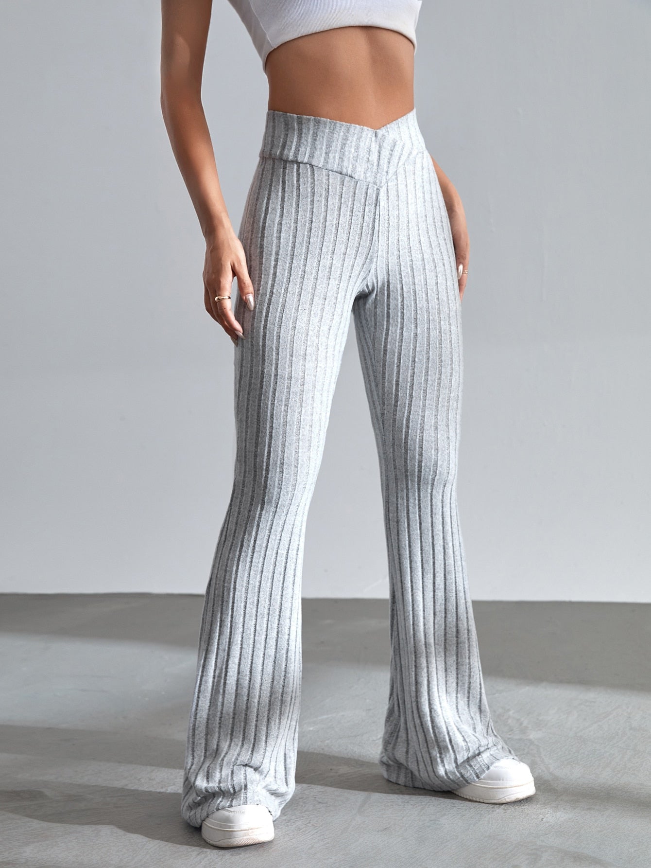 SHEIN EZwear Pantalones acampanados unicolor tejido de canalé