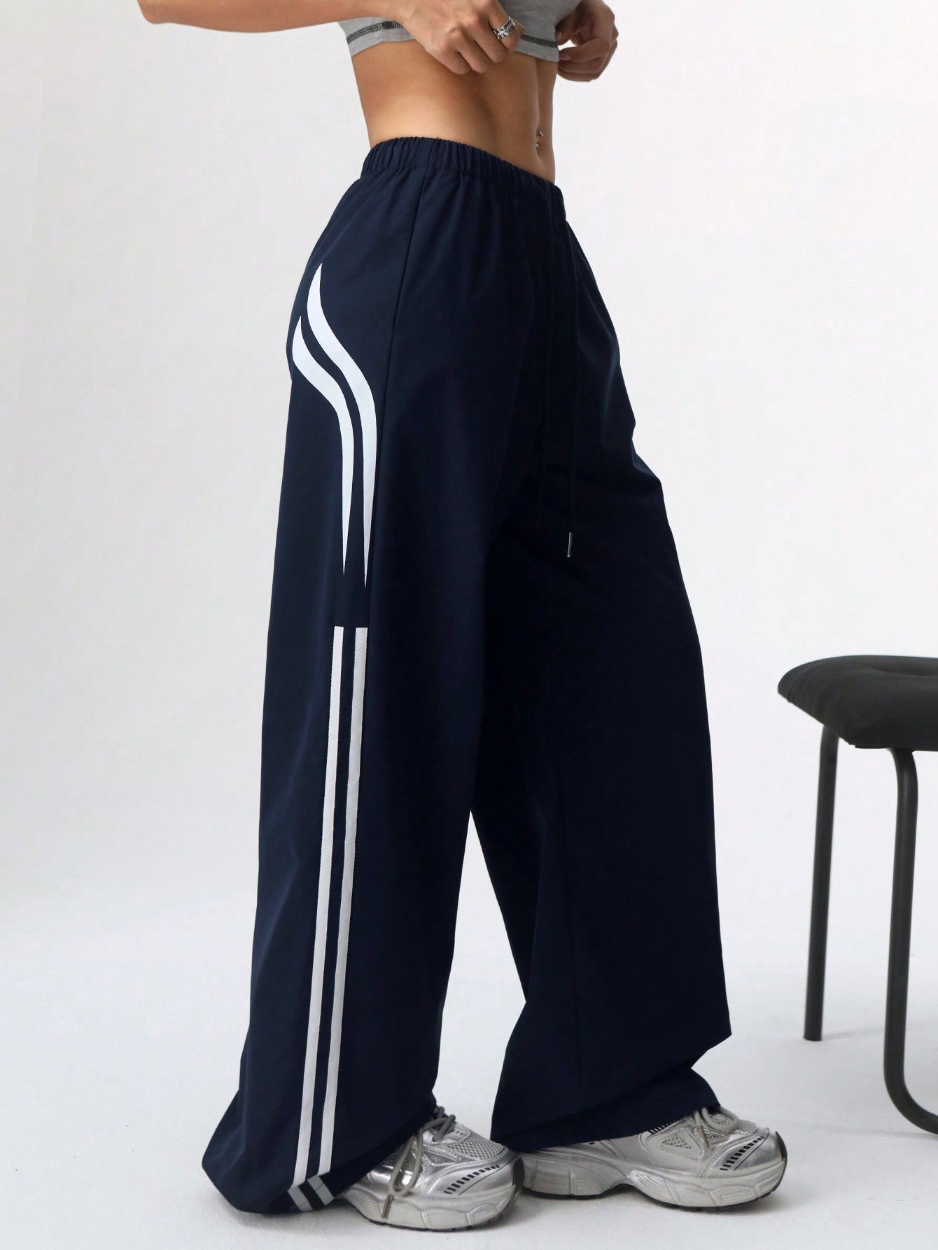 SHEIN EZwear Pantalones cargo holgados de pierna ancha con cordón en la cintura y rayas laterales para mujer