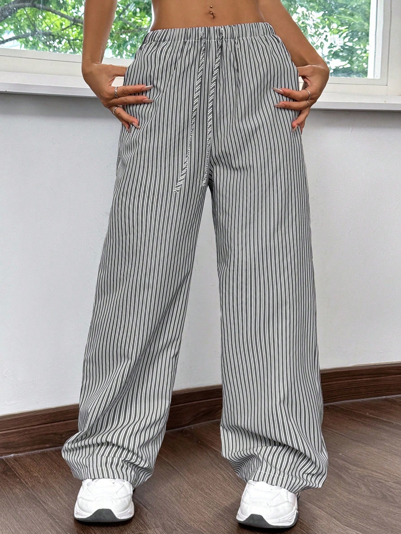 SHEIN EZwear Pantalones de rayas negras y blancas para mujer