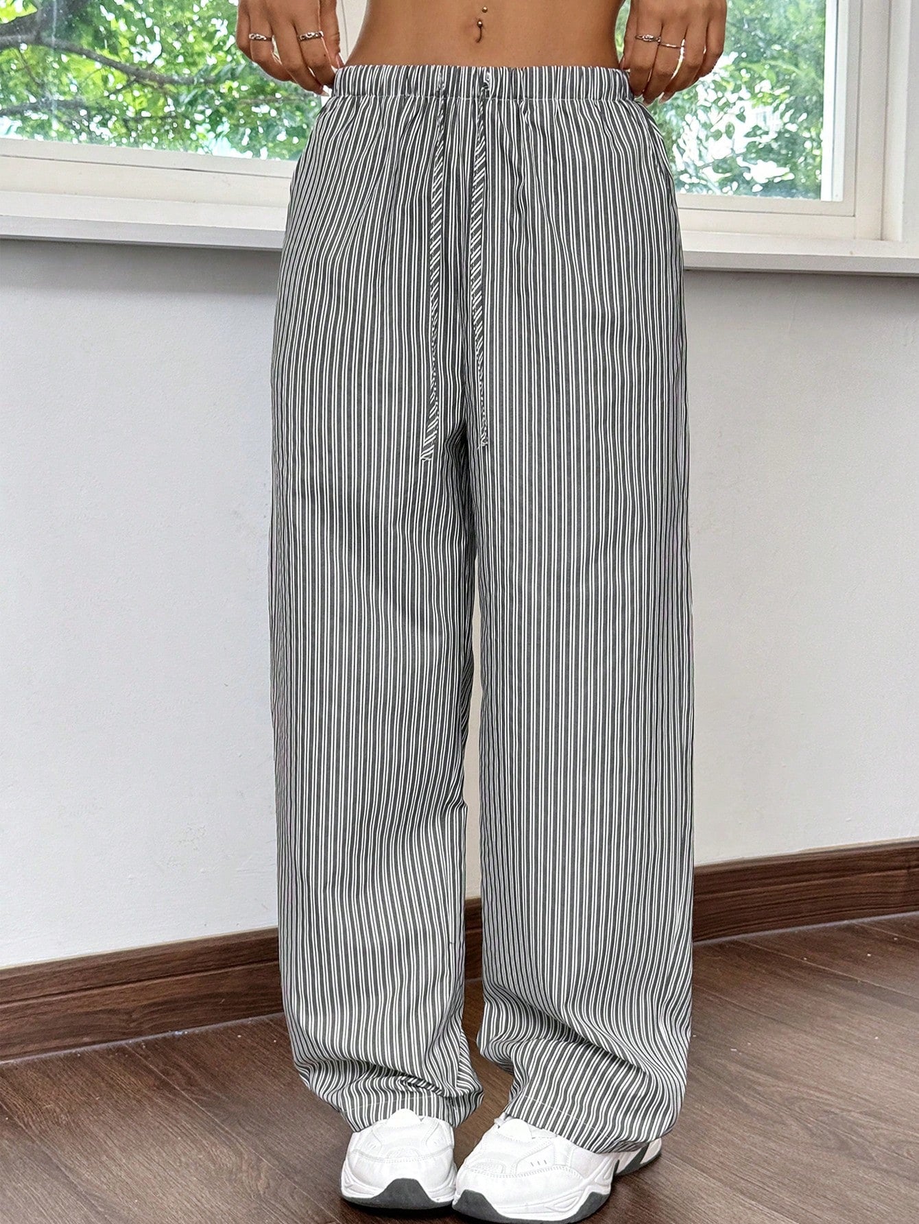 SHEIN EZwear Pantalones de rayas negras y blancas para mujer