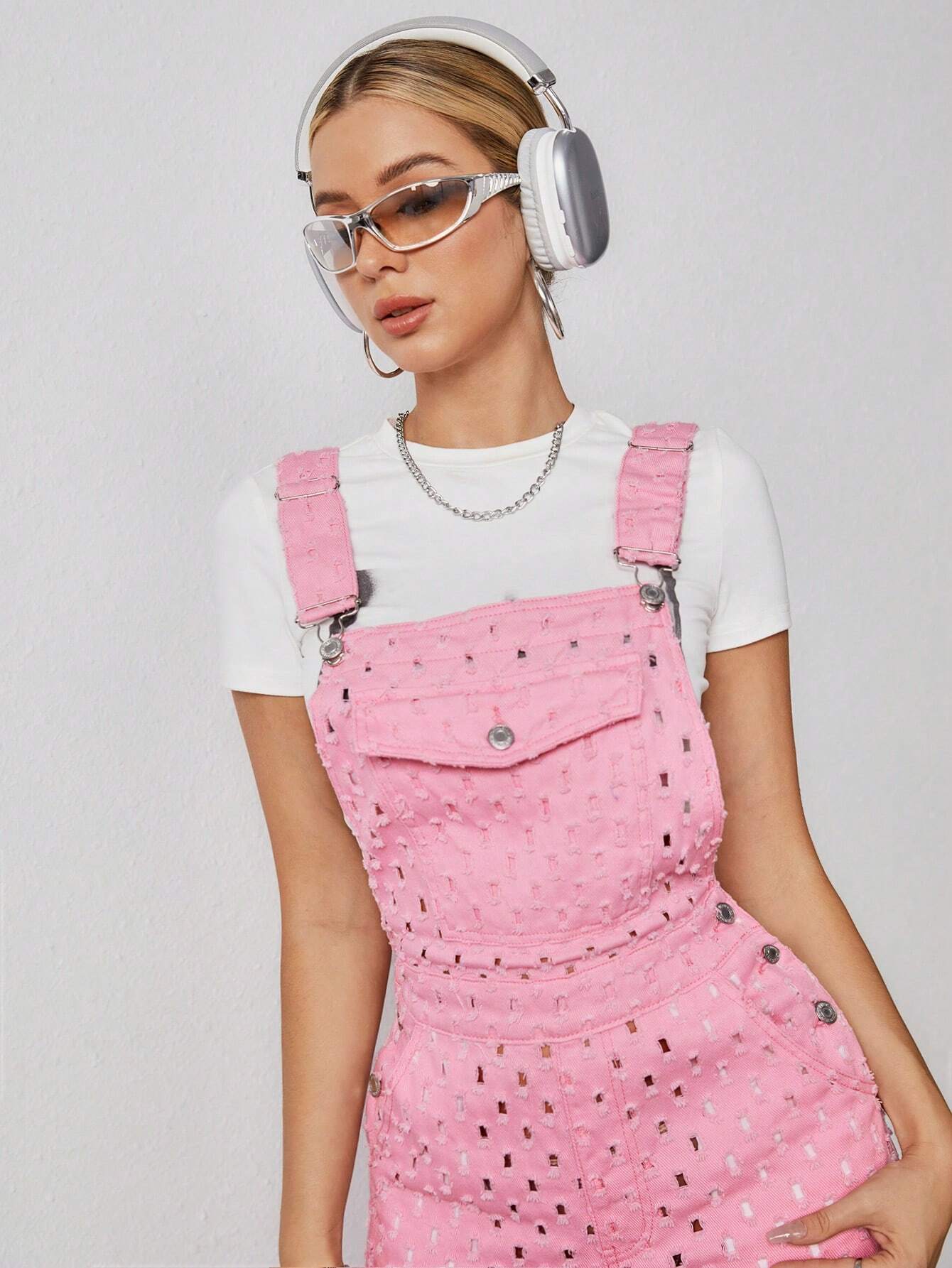SHEIN EZwear Peto tejano con bolsillo de solapa y detalles calados sin camiseta