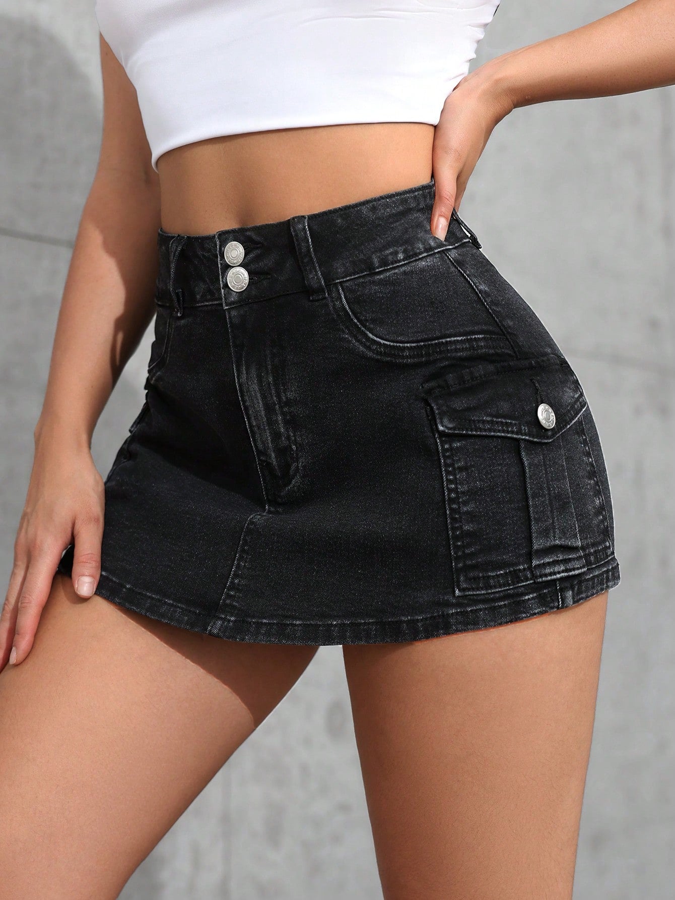 SHEIN EZwear Shorts de mezclilla ajustados de unicolor con bolsillos para mujeres, para el verano