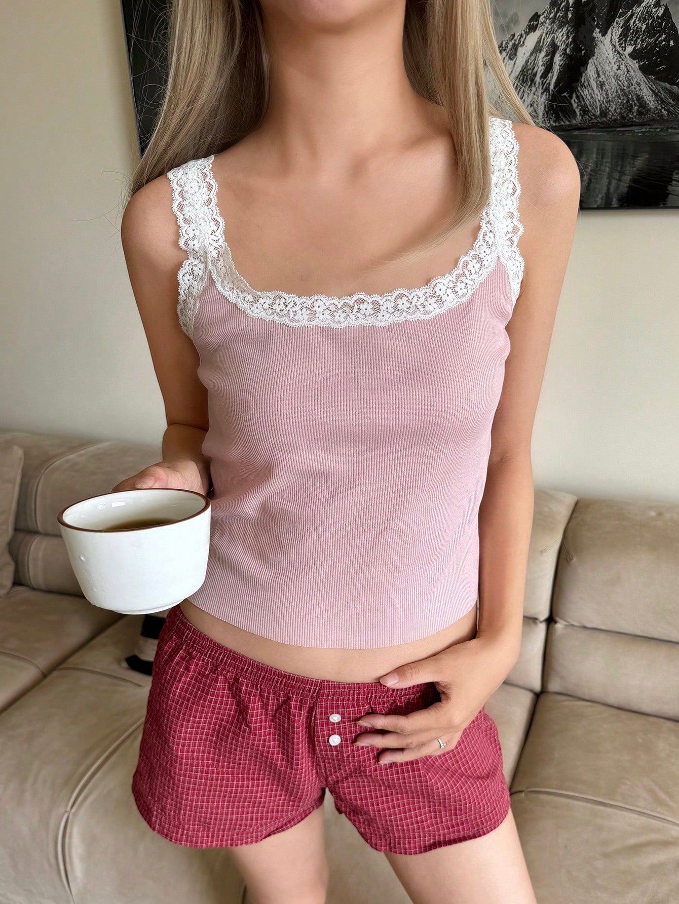 SHEIN CovetEZ Top corto con escote cuadrado, de tirantes de espagueti y encaje de contraste para mujer