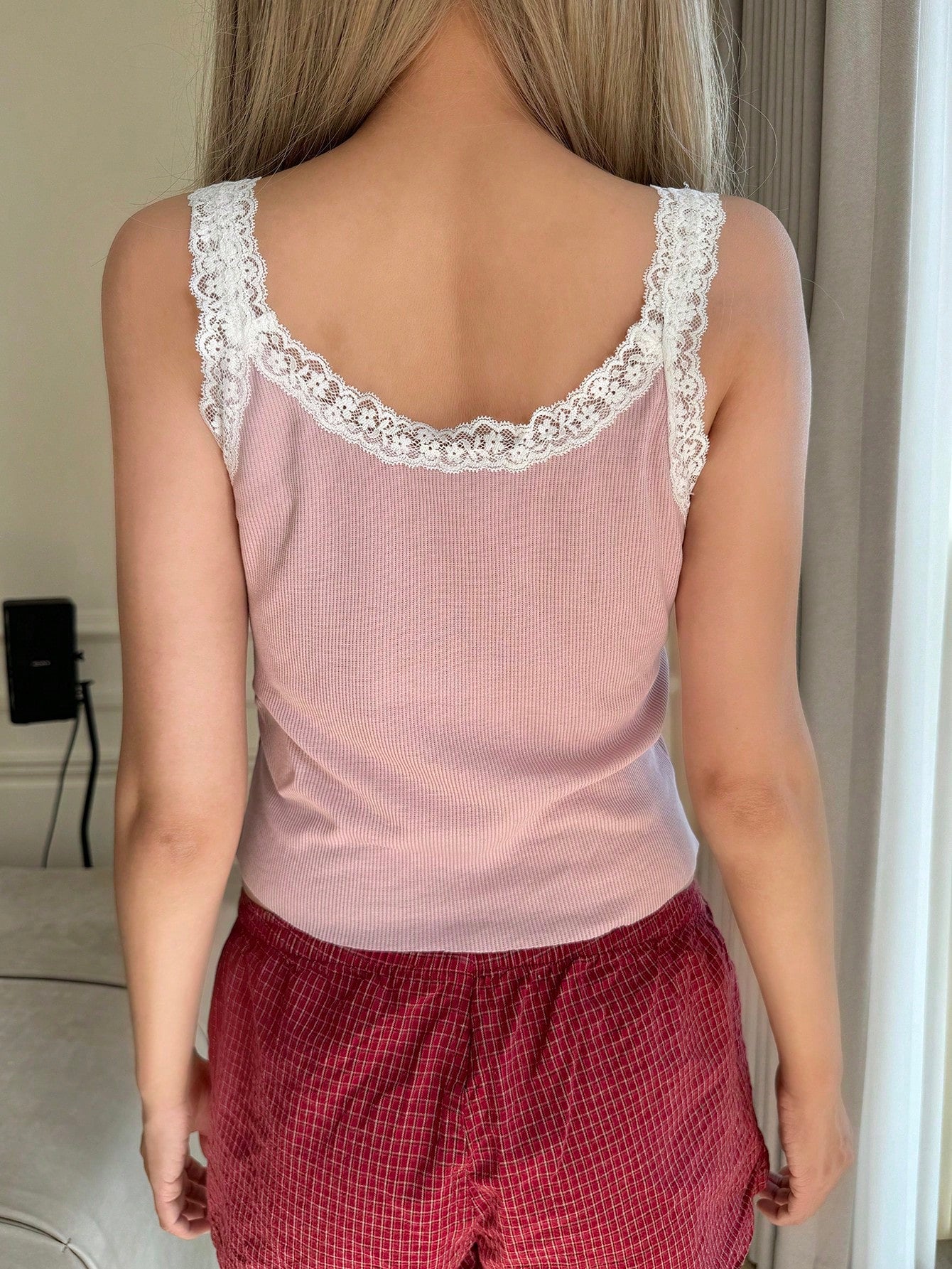 SHEIN CovetEZ Top corto con escote cuadrado, de tirantes de espagueti y encaje de contraste para mujer