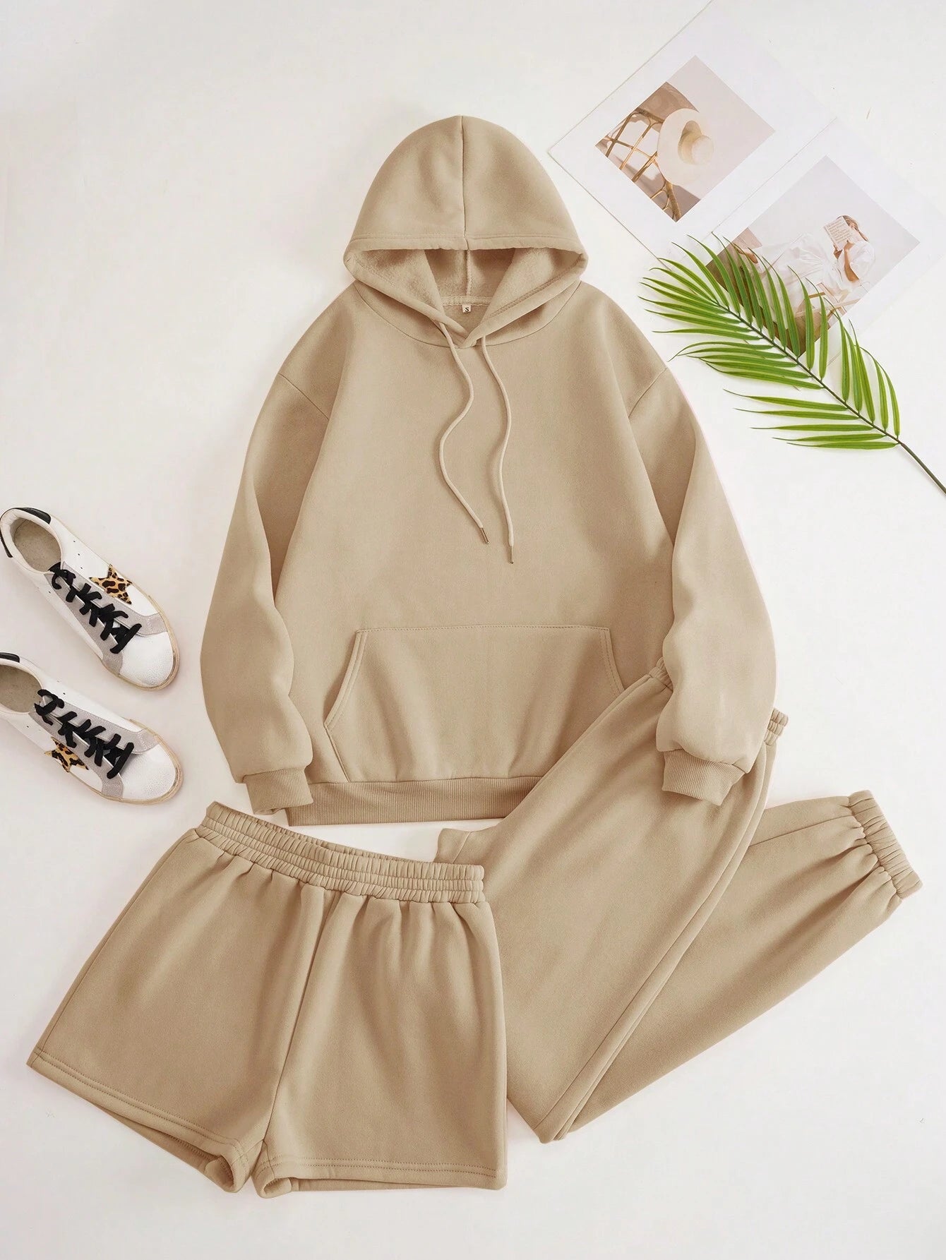 SHEIN EZwear con bolsillo de canguro con cordón con forro térmico Pantalones deportivos con capucha & Shorts deportivos conjunto