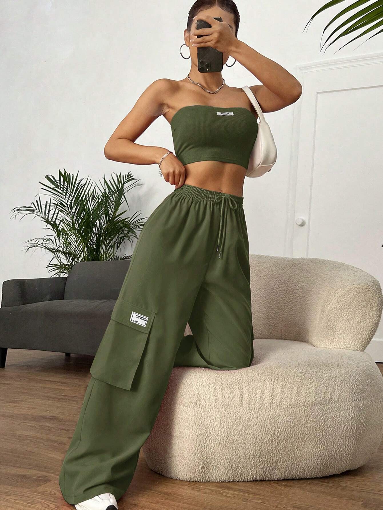 SHEIN EZwear con parche de letra Top bandeau & Pantalones cargo - Conjunto