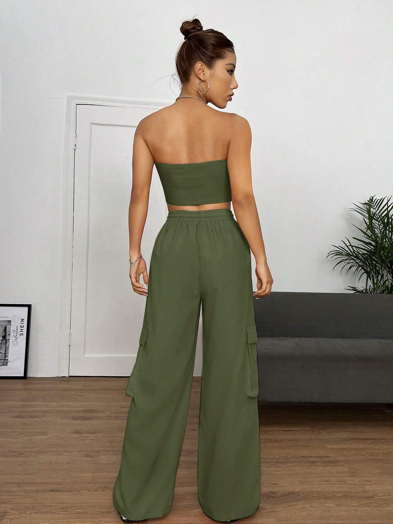 SHEIN EZwear con parche de letra Top bandeau & Pantalones cargo - Conjunto
