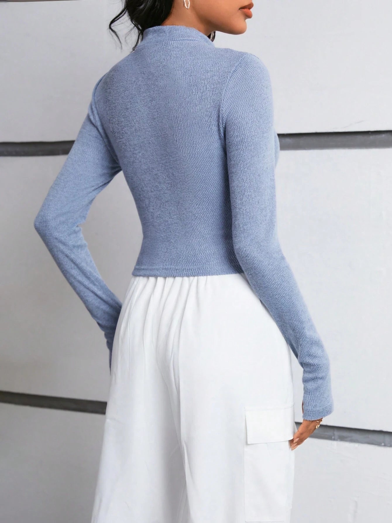 SHEIN Essnce Camiseta Elegante Con Agujero Para El Pulgar Y Cremallera Para Mujer