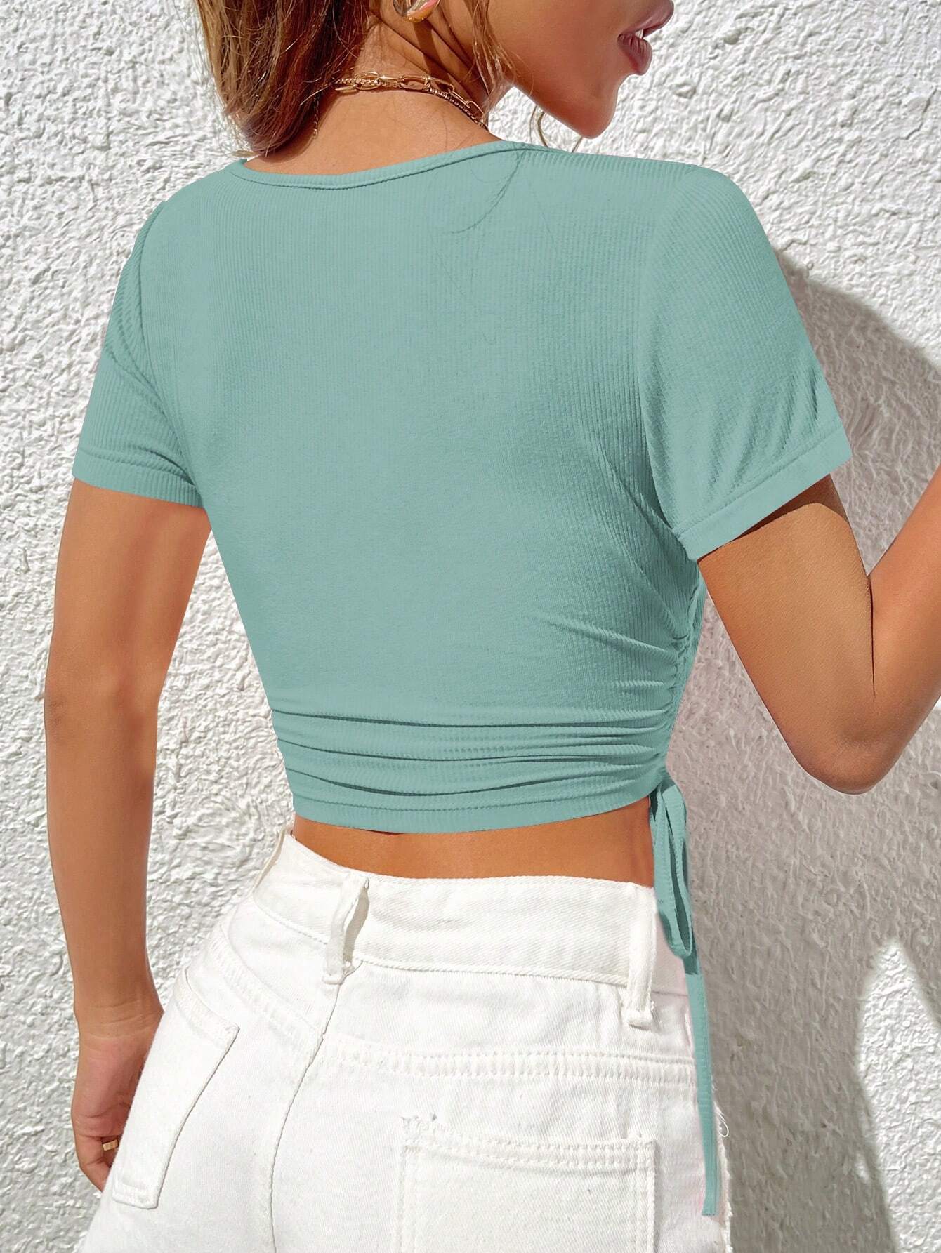 SHEIN Essnce Camiseta casual de verano para mujer de unicolor con cuello en V, manga corta, plisado ajustado