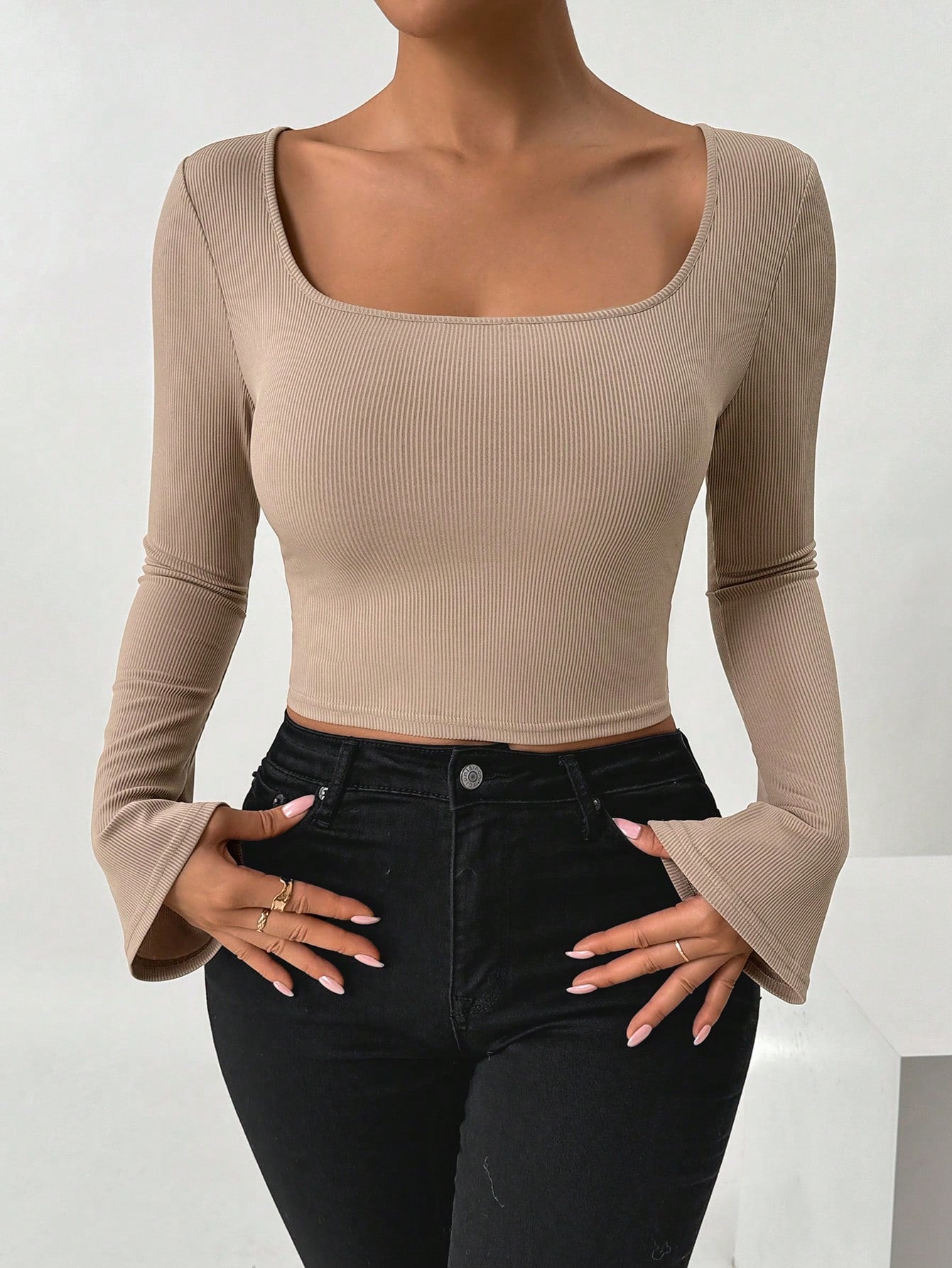 SHEIN Essnce Camiseta de manga larga de punto ajustada con cuello cuadrado de unicolor para mujer, primavera-verano