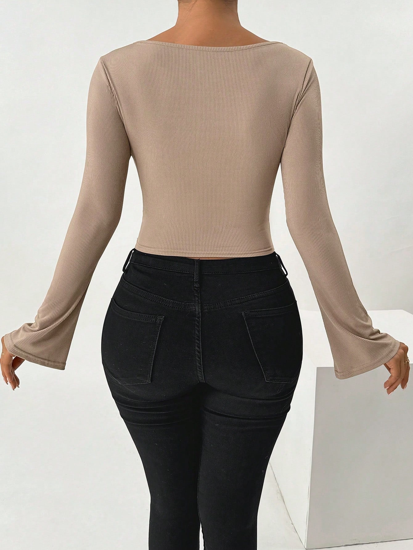 SHEIN Essnce Camiseta de manga larga de punto ajustada con cuello cuadrado de unicolor para mujer, primavera-verano