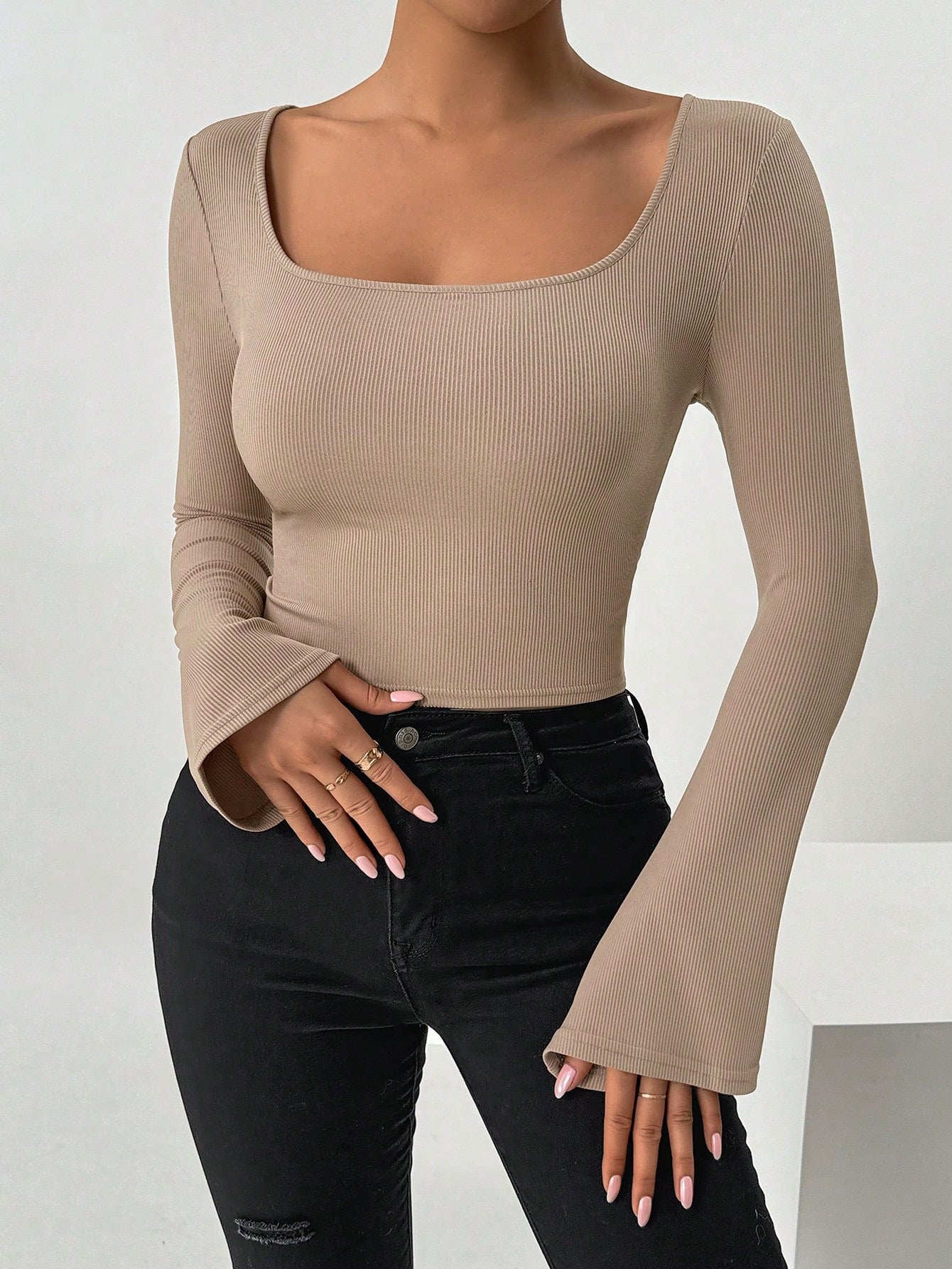 SHEIN Essnce Camiseta de manga larga de punto ajustada con cuello cuadrado de unicolor para mujer, primavera-verano