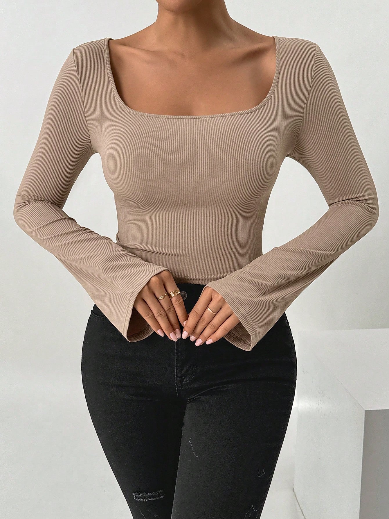 SHEIN Essnce Camiseta de manga larga de punto ajustada con cuello cuadrado de unicolor para mujer, primavera-verano