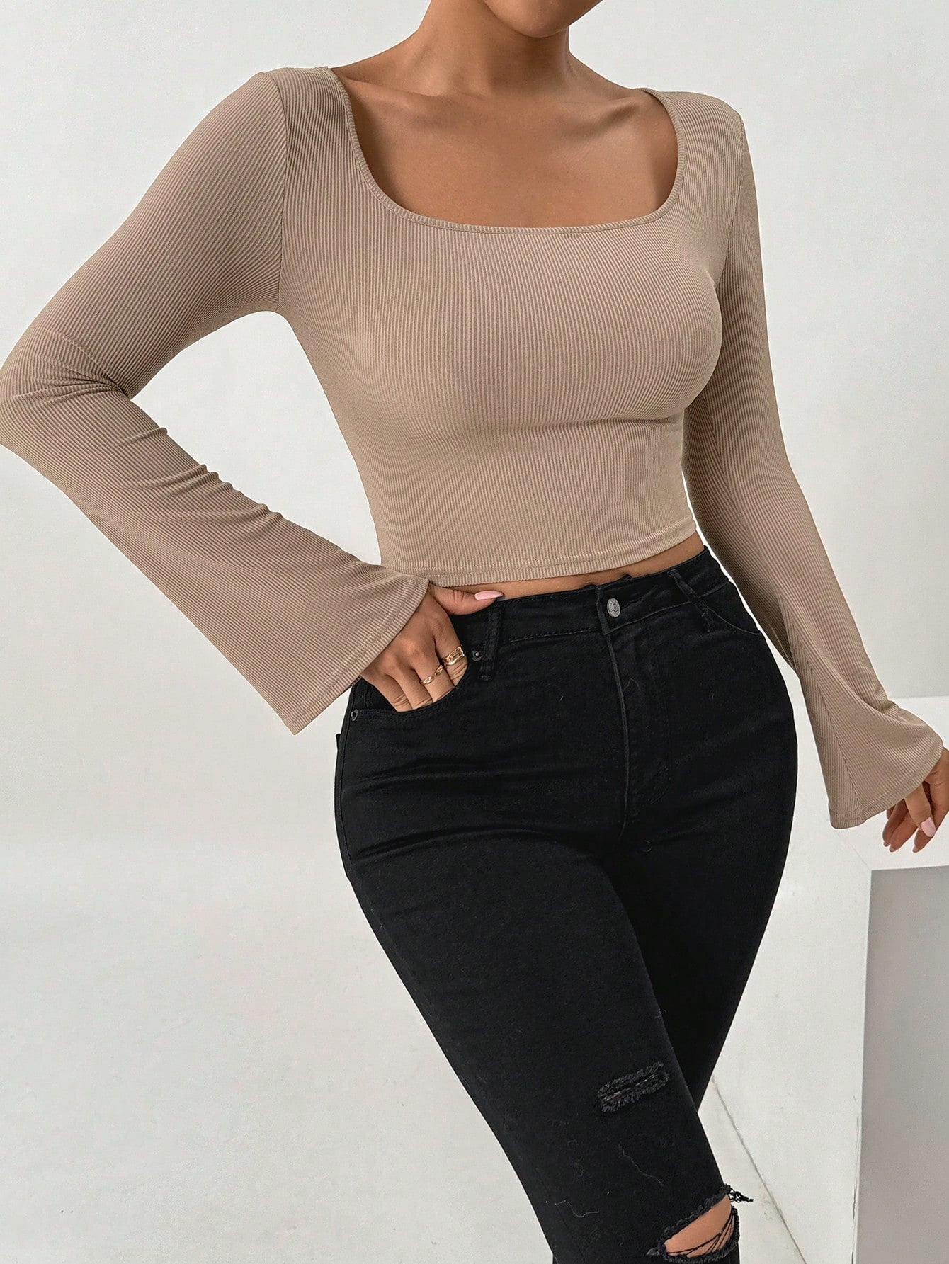 SHEIN Essnce Camiseta de manga larga de punto ajustada con cuello cuadrado de unicolor para mujer, primavera-verano