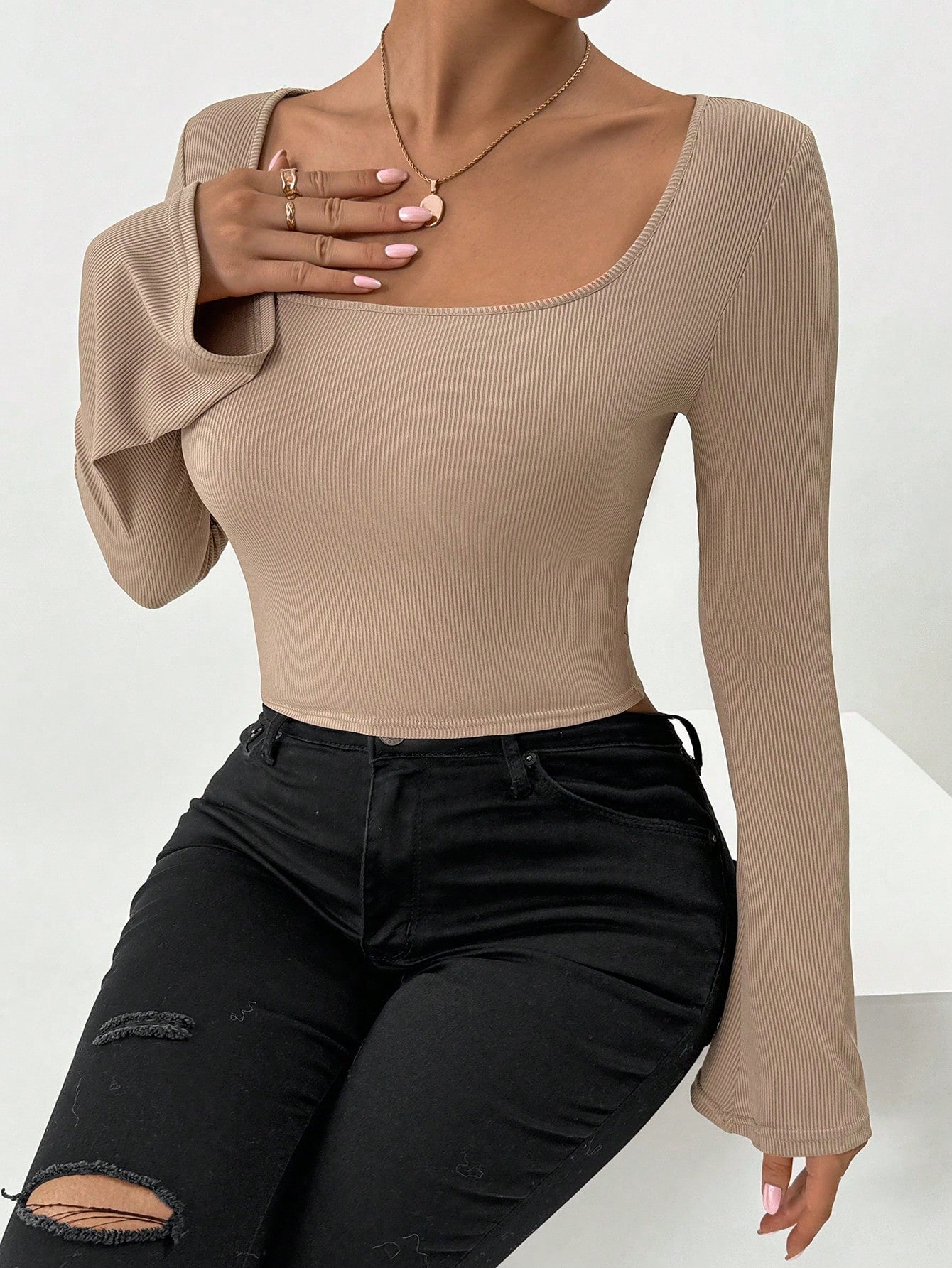 SHEIN Essnce Camiseta de manga larga de punto ajustada con cuello cuadrado de unicolor para mujer, primavera-verano