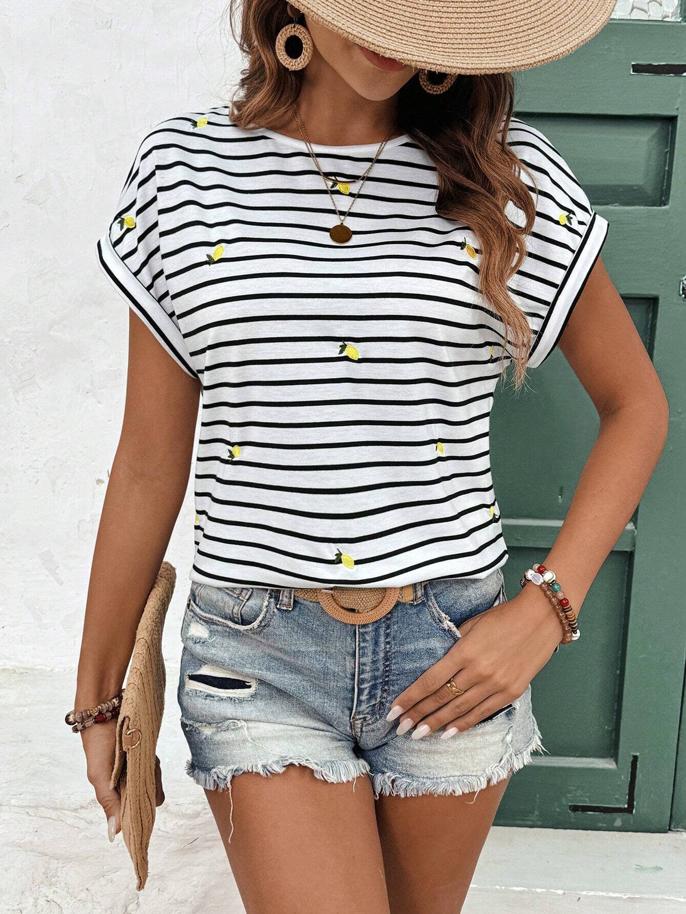 SHEIN Frenchy Camiseta casual de manga murciélago con cuello redondo y estampado a rayas para mujer de verano