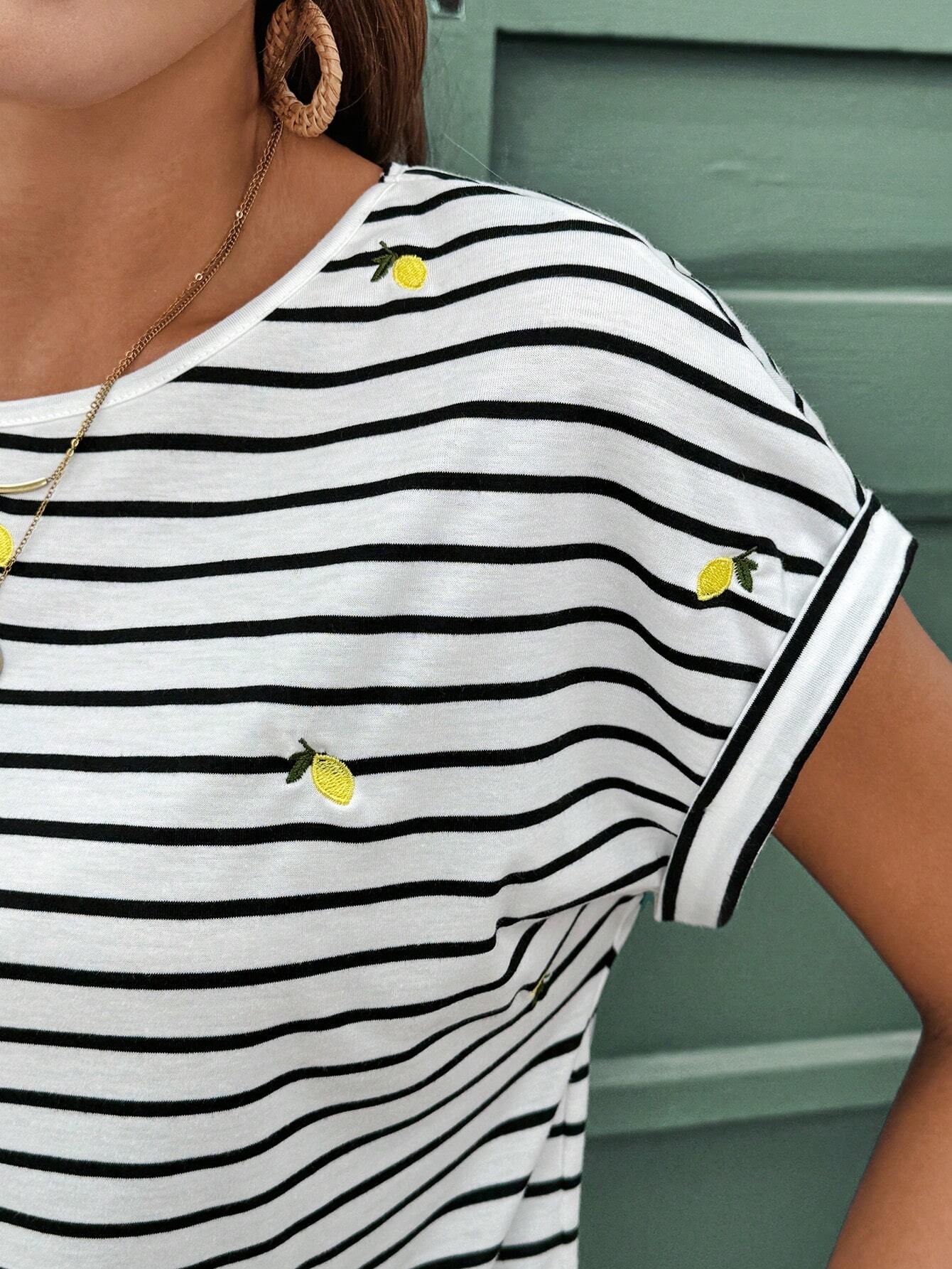 SHEIN Frenchy Camiseta casual de manga murciélago con cuello redondo y estampado a rayas para mujer de verano