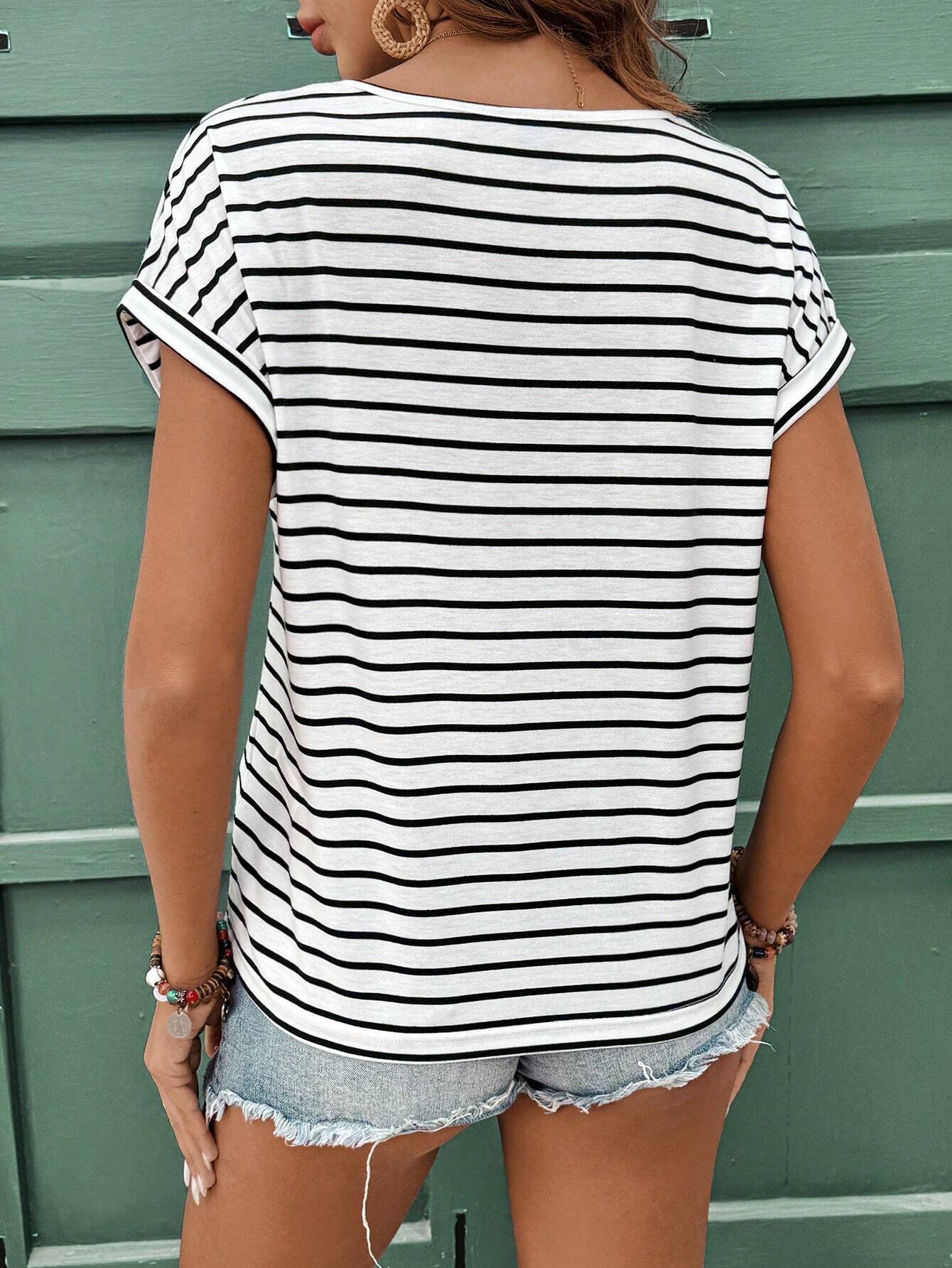 SHEIN Frenchy Camiseta casual de manga murciélago con cuello redondo y estampado a rayas para mujer de verano