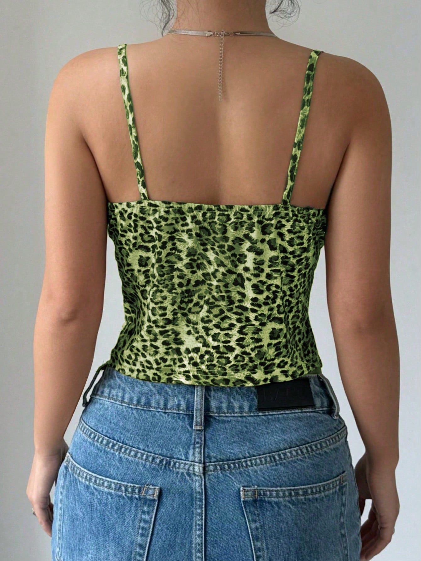 SHEIN ICON Camiseta de tirantes con dobladillo con volantes, estampado de leopardo y floral, con detalle de encaje y lazo para mujer