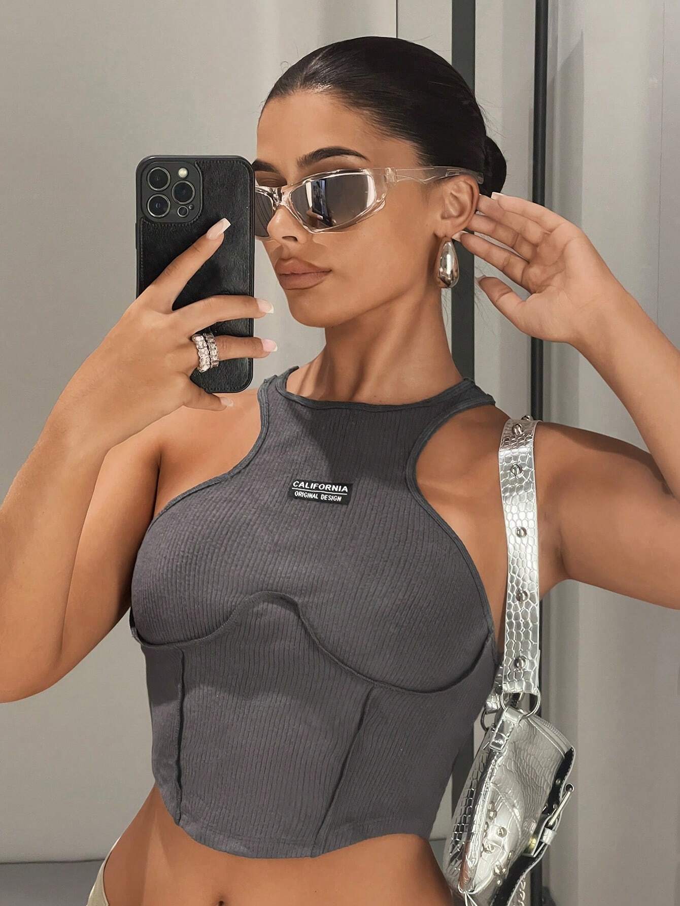 SHEIN ICON Top tank con diseño de parche de letra bajo curvo