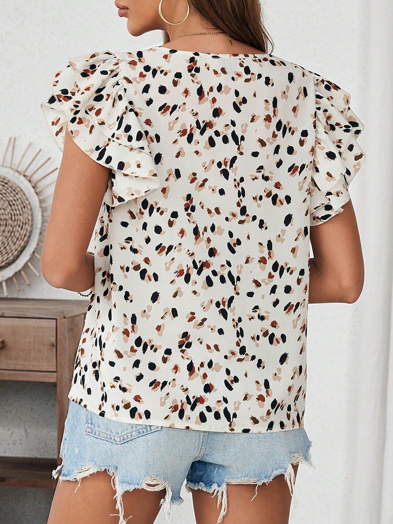 SHEIN LUNE Blusa holgada de verano con mangas de volantes y estampado de leopardo de color albaricoque para conciertos de música de mujeres, regreso a clases, uniforme de maestra o trabajo casual