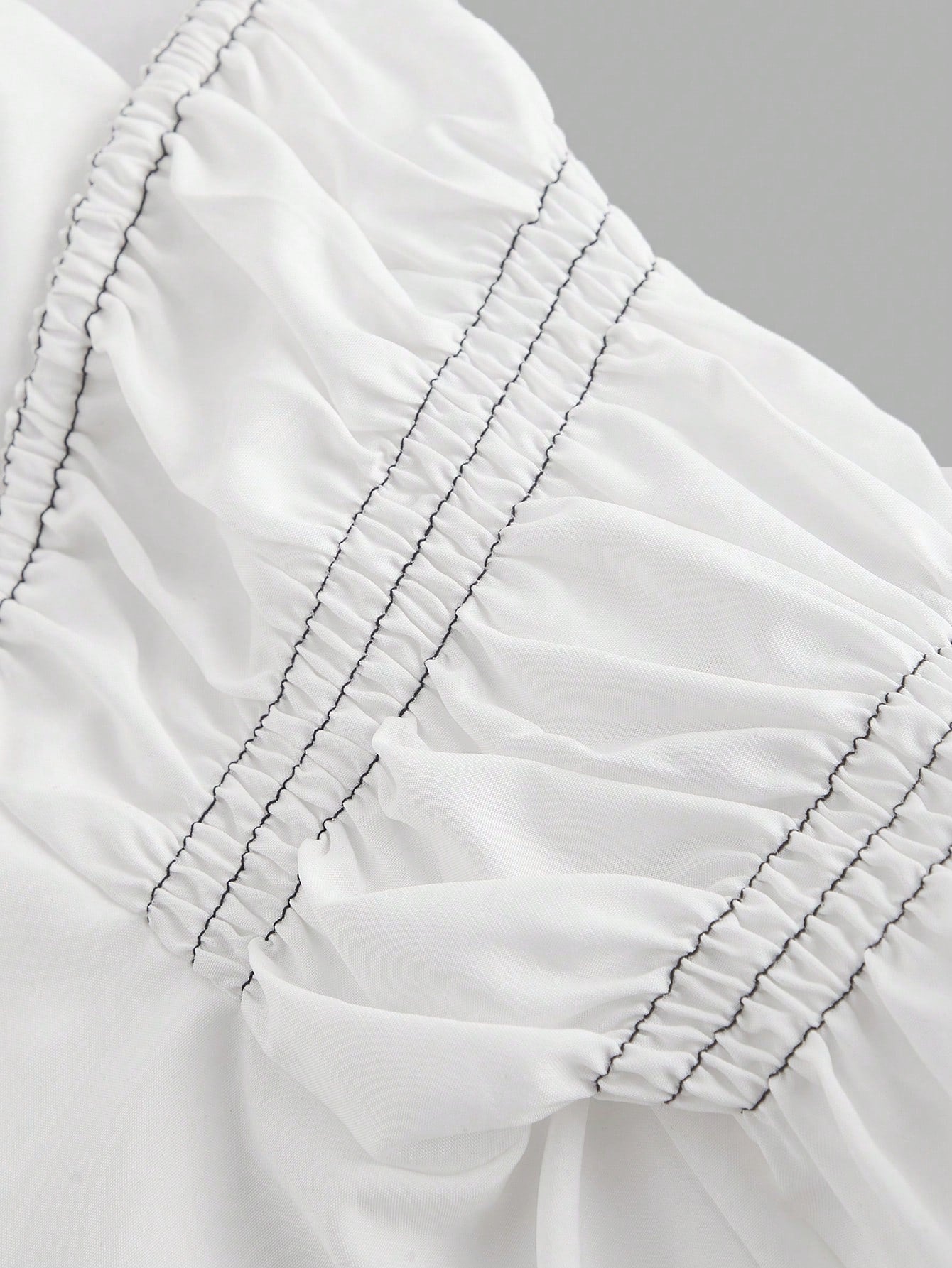 SHEIN MOD Camisa blanca de un hombro con lazo al frente, camisa sexy, ropa de vacaciones, camisa de verano, ropa para el Día de San Valentín, ropa de campo, ropa de playa