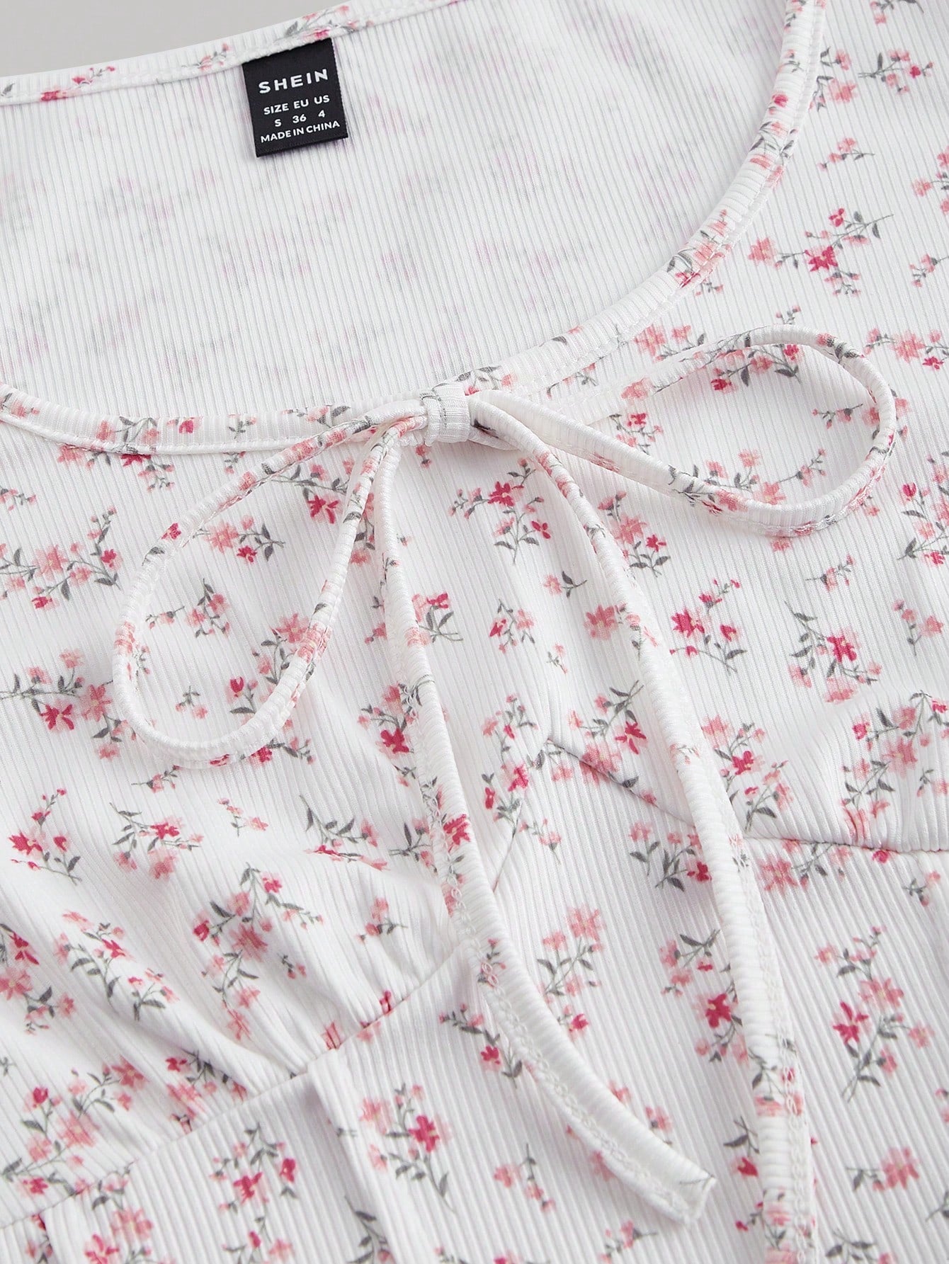 SHEIN MOD Camiseta De Manga Corta Para Mujer Con Nudo Frontal Y Cuello Redondo Con Estampado Floral Para El Verano