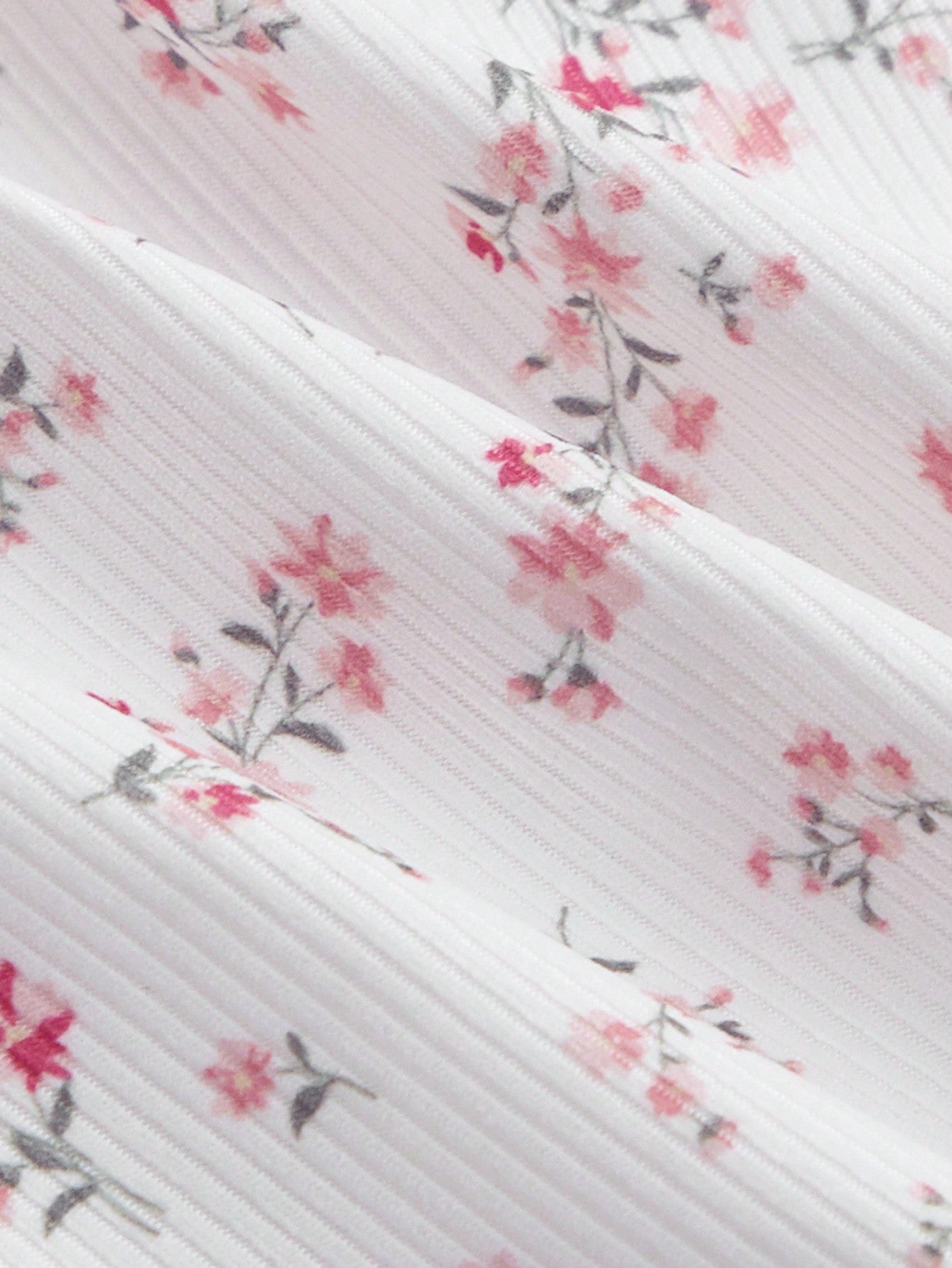 SHEIN MOD Camiseta De Manga Corta Para Mujer Con Nudo Frontal Y Cuello Redondo Con Estampado Floral Para El Verano