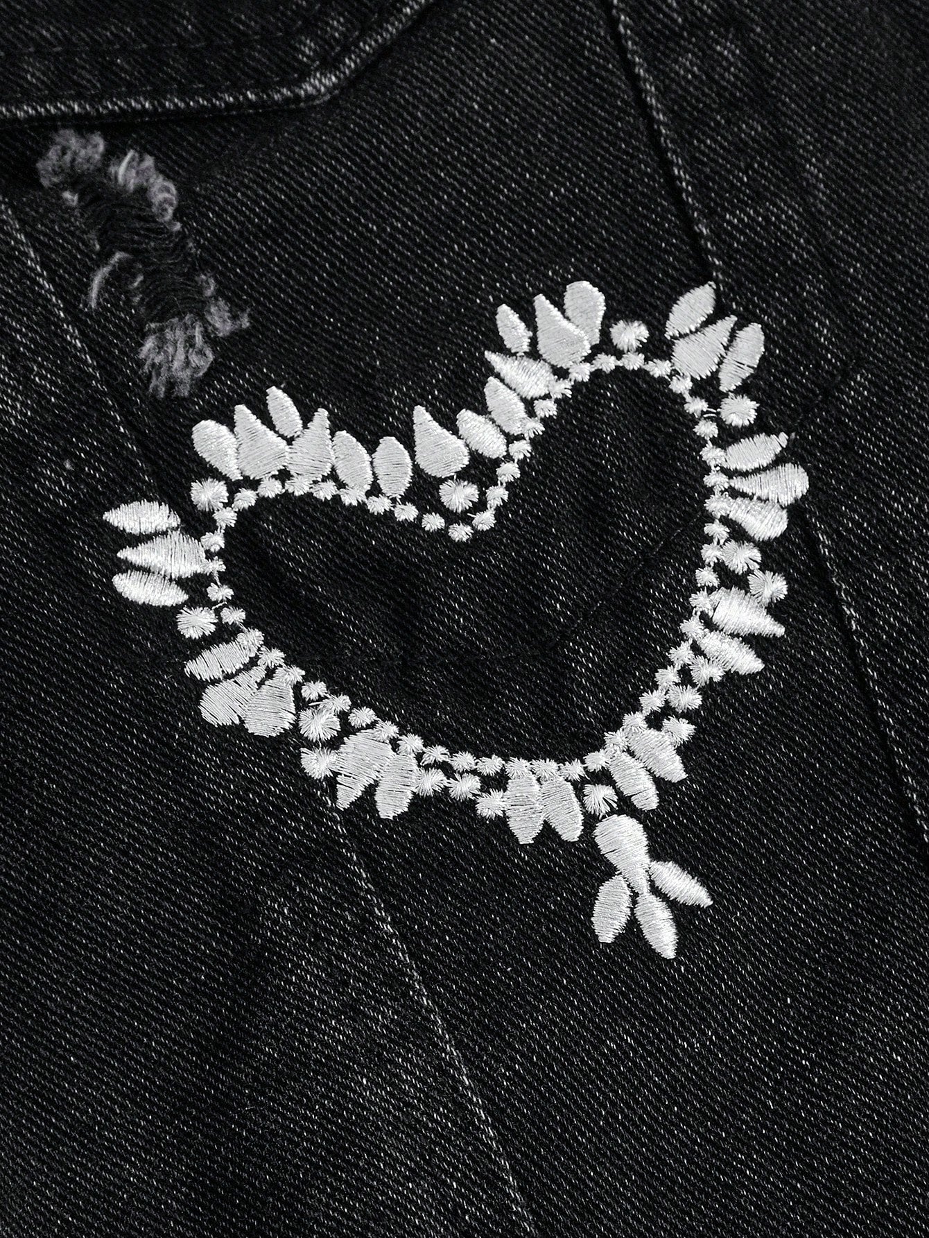 SHEIN MOD Chaqueta denim con bordado de corazón con dobladillo sin rematar