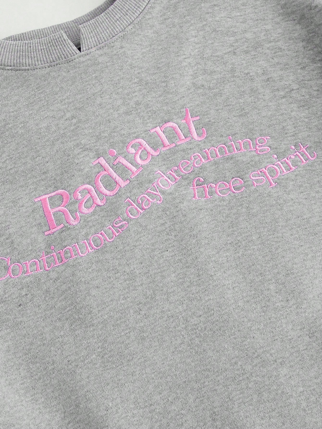 SHEIN MOD Sudadera holgada con cuello redondo gris, bordada adorablemente, ropa de regreso a la escuela, sudadera gris, sudadera con cuello redondo, atuendos de otoño para mujer