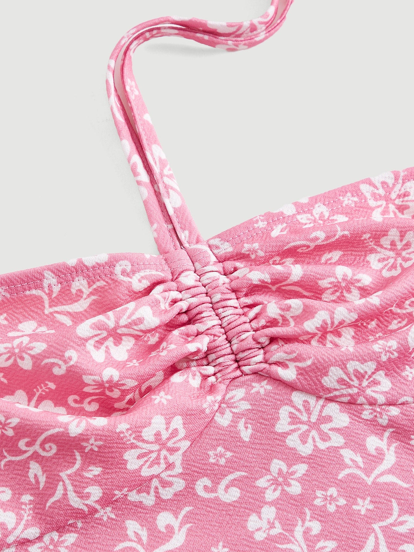 SHEIN MOD Top Rosa Corto De Verano Con Diseño De Flores En Todo El Ruched Y Cuello Halter