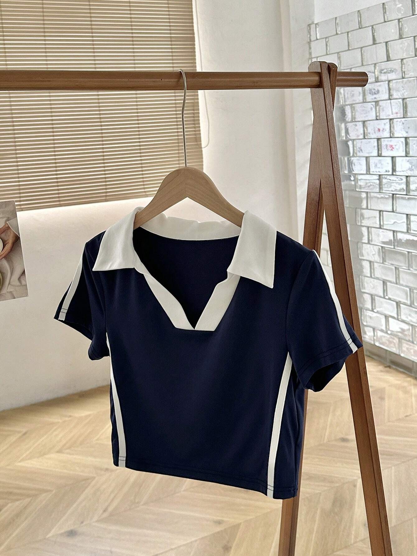 SHEIN EZwear Camiseta simple de manga corta para mujer con bloque de color para el uso diario