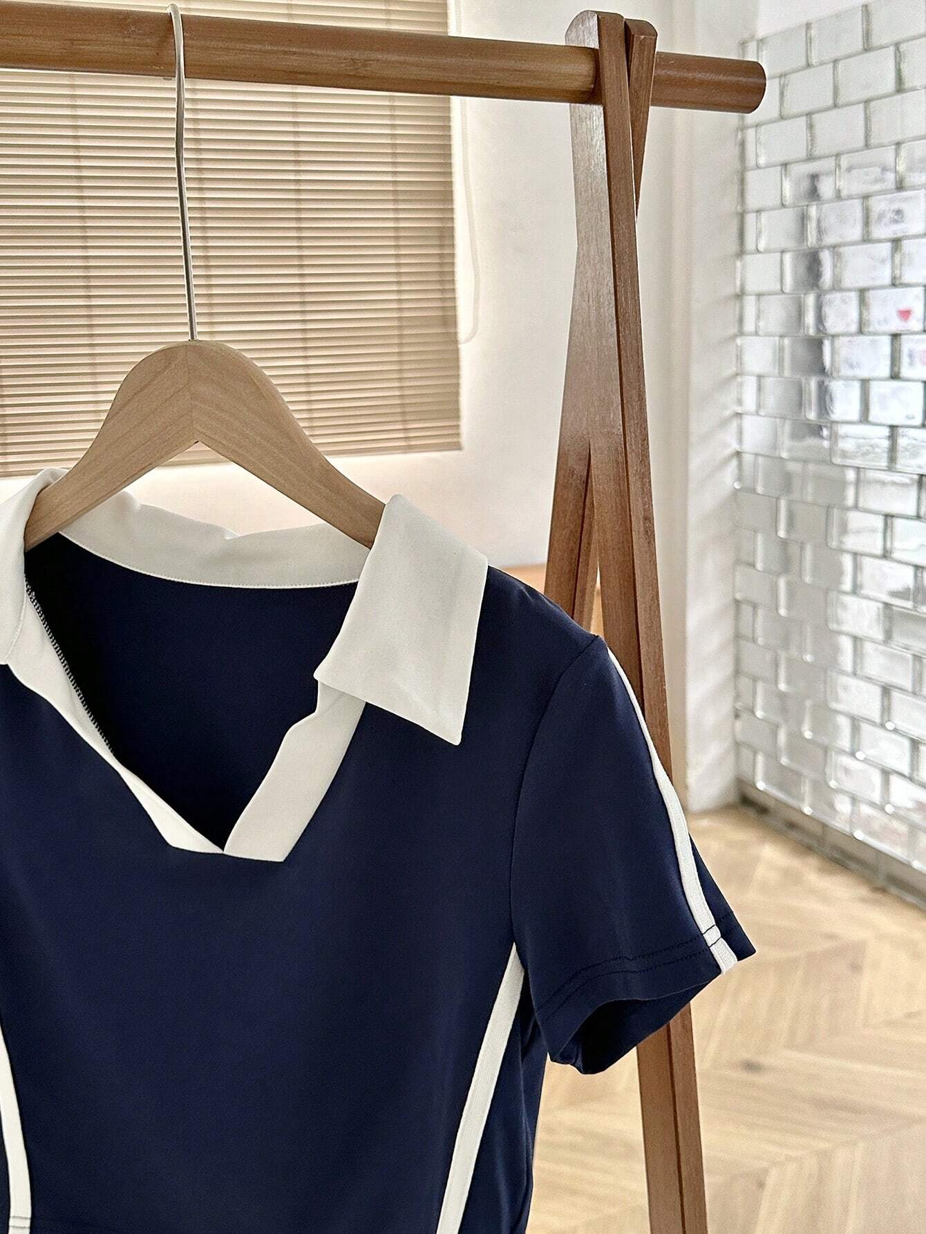 SHEIN EZwear Camiseta simple de manga corta para mujer con bloque de color para el uso diario