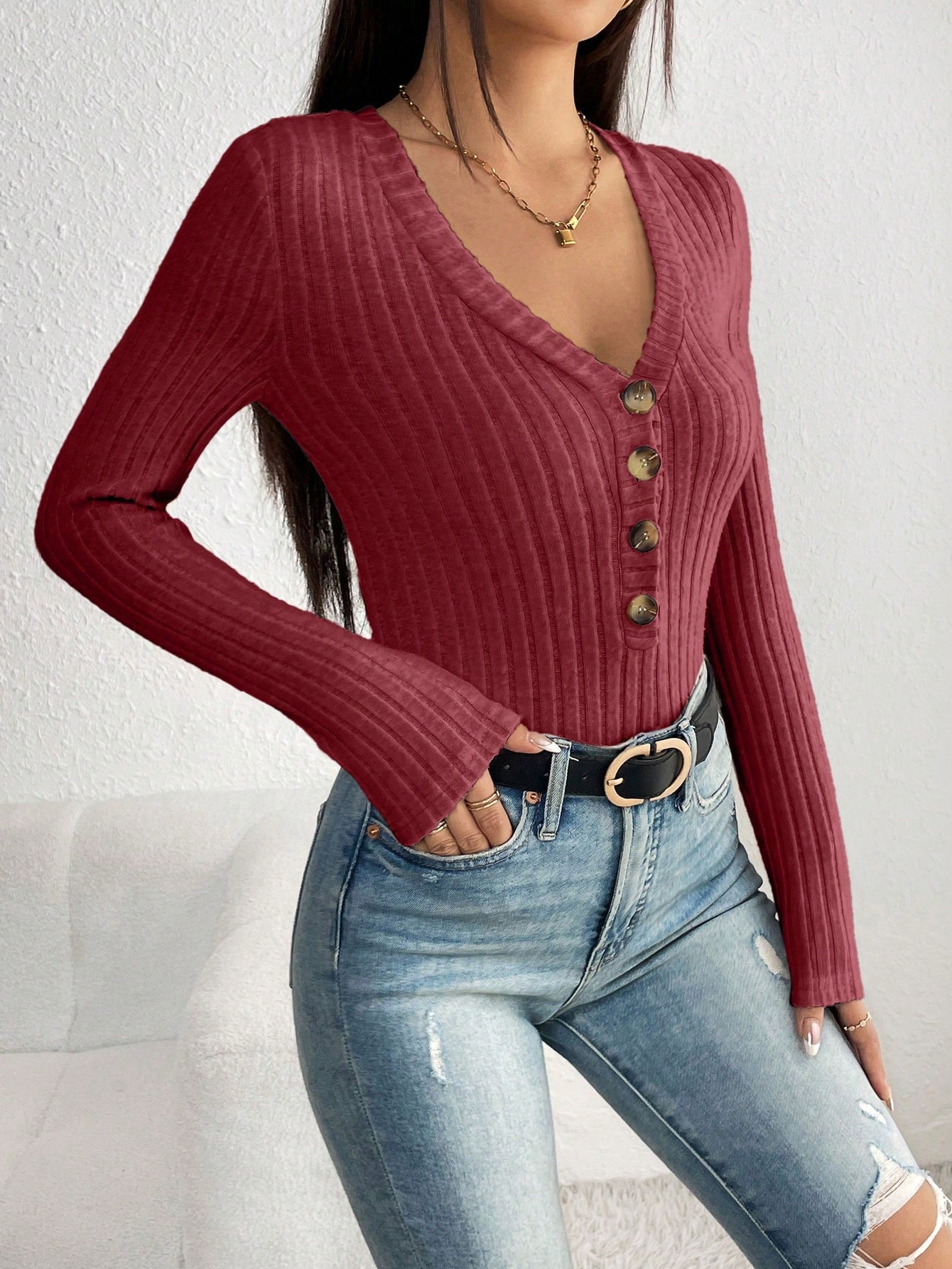 SHEIN PETITE Body de manga larga con cuello en V acanalado, cierre de botones hasta la mitad del pecho, unicolor, para otoño