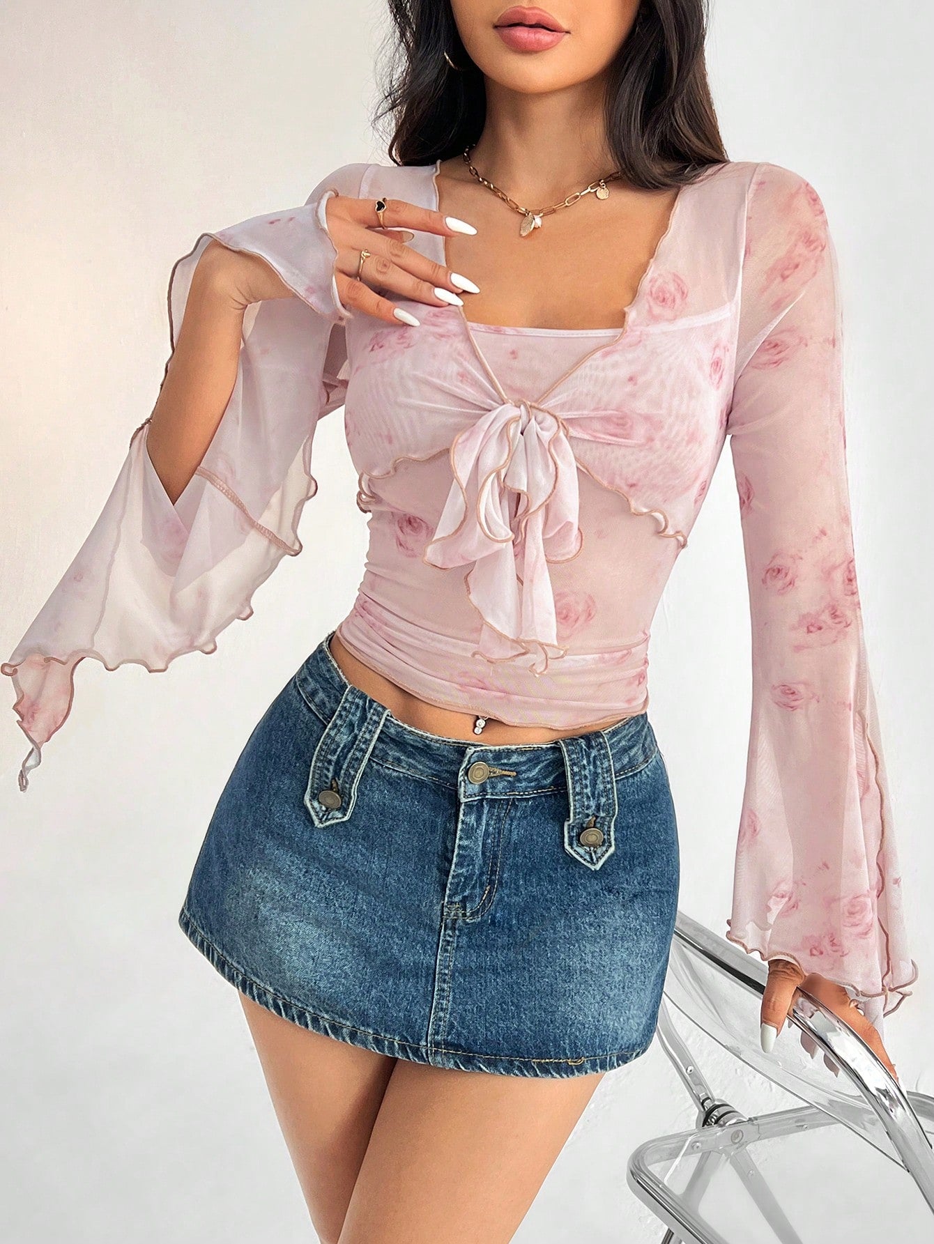 SHEIN PETITE Camiseta de manga acampanada con estampado floral y lazo delantero, transparente, para mujeres