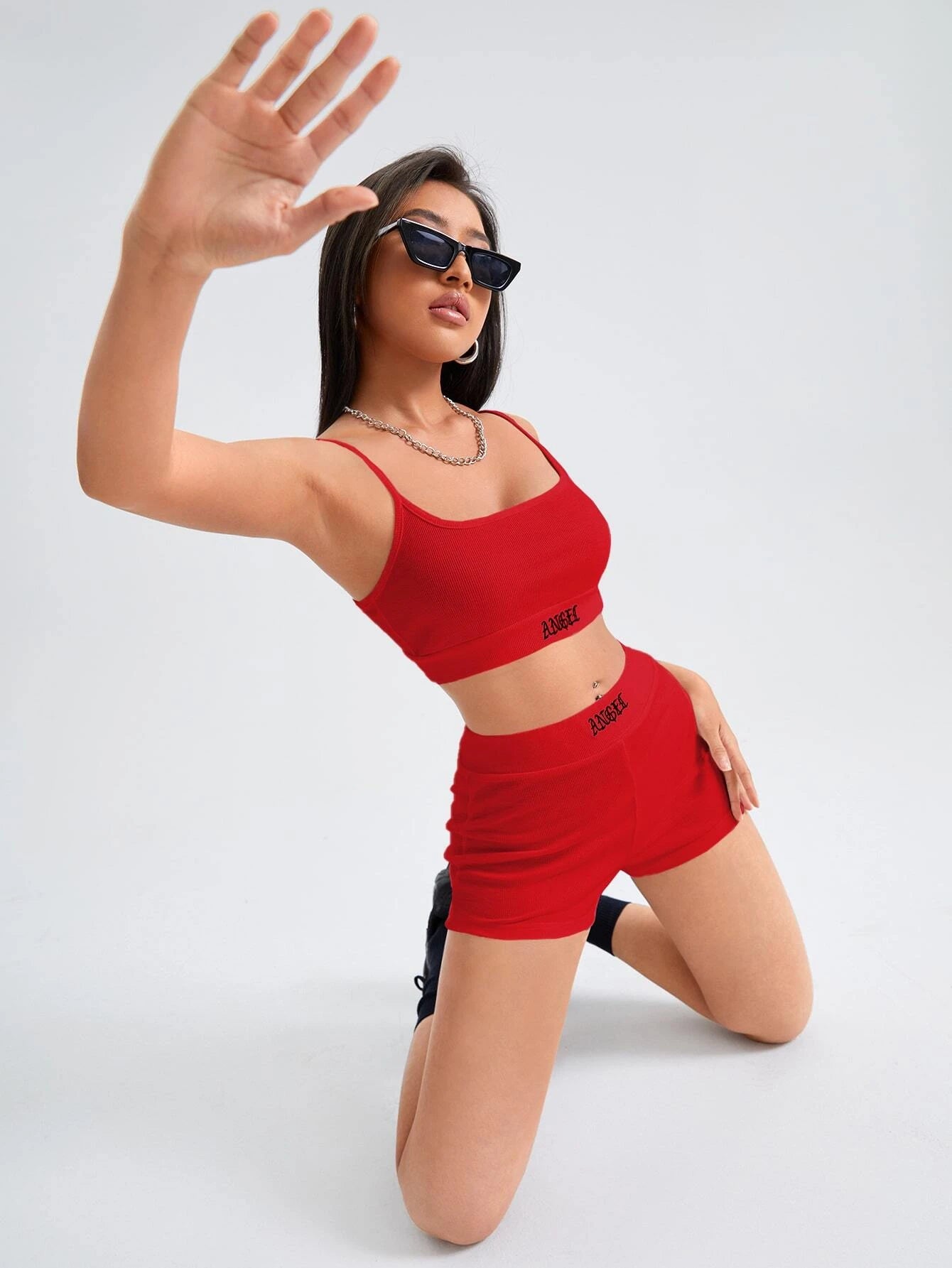 SHEIN PETITE Set Top crop de tirantes con bordado de letra & Shorts biker