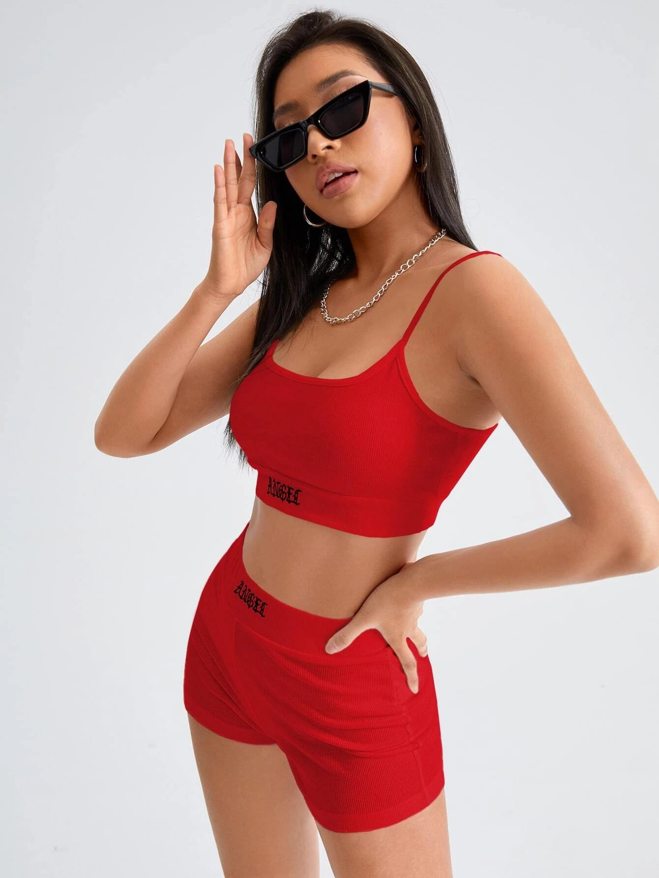 SHEIN PETITE Set Top crop de tirantes con bordado de letra & Shorts biker
