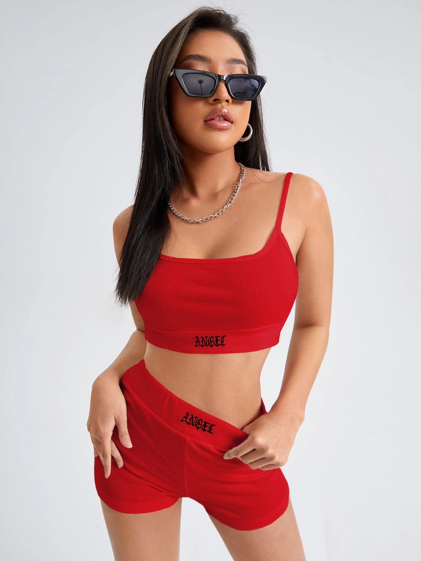 SHEIN PETITE Set Top crop de tirantes con bordado de letra & Shorts biker