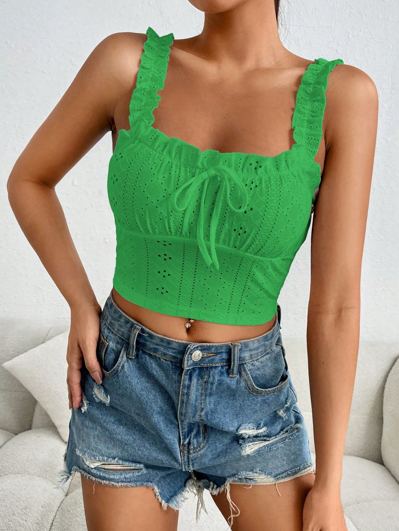 SHEIN Qutie Top De Tanque De Correa Con Adorno De Encaje Bordado Ahuecado