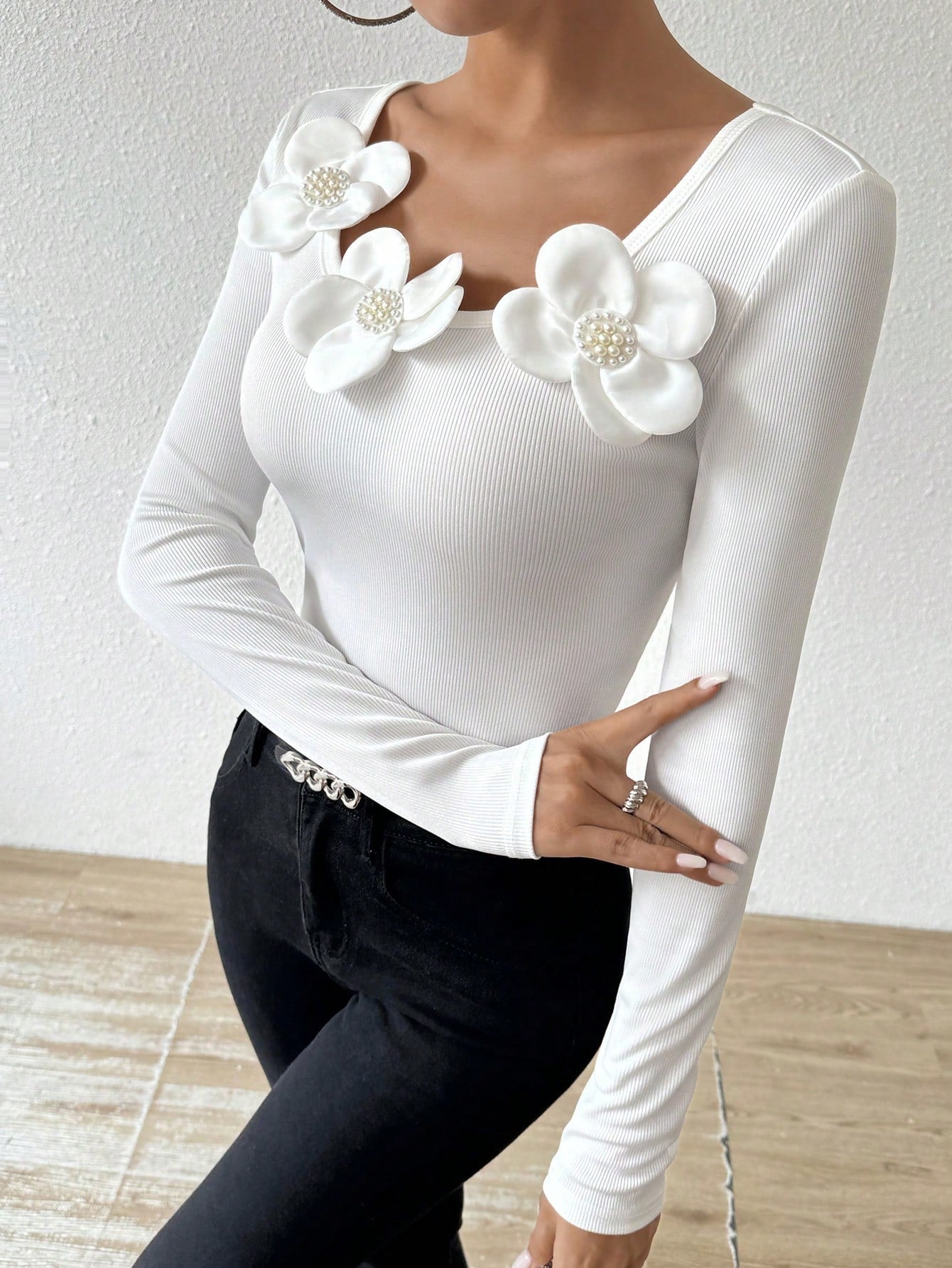 SHEIN Privé Camiseta de manga larga de ajuste ceñido con cuello redondo y parche floral para mujer, otoño/invierno, camiseta acanalada