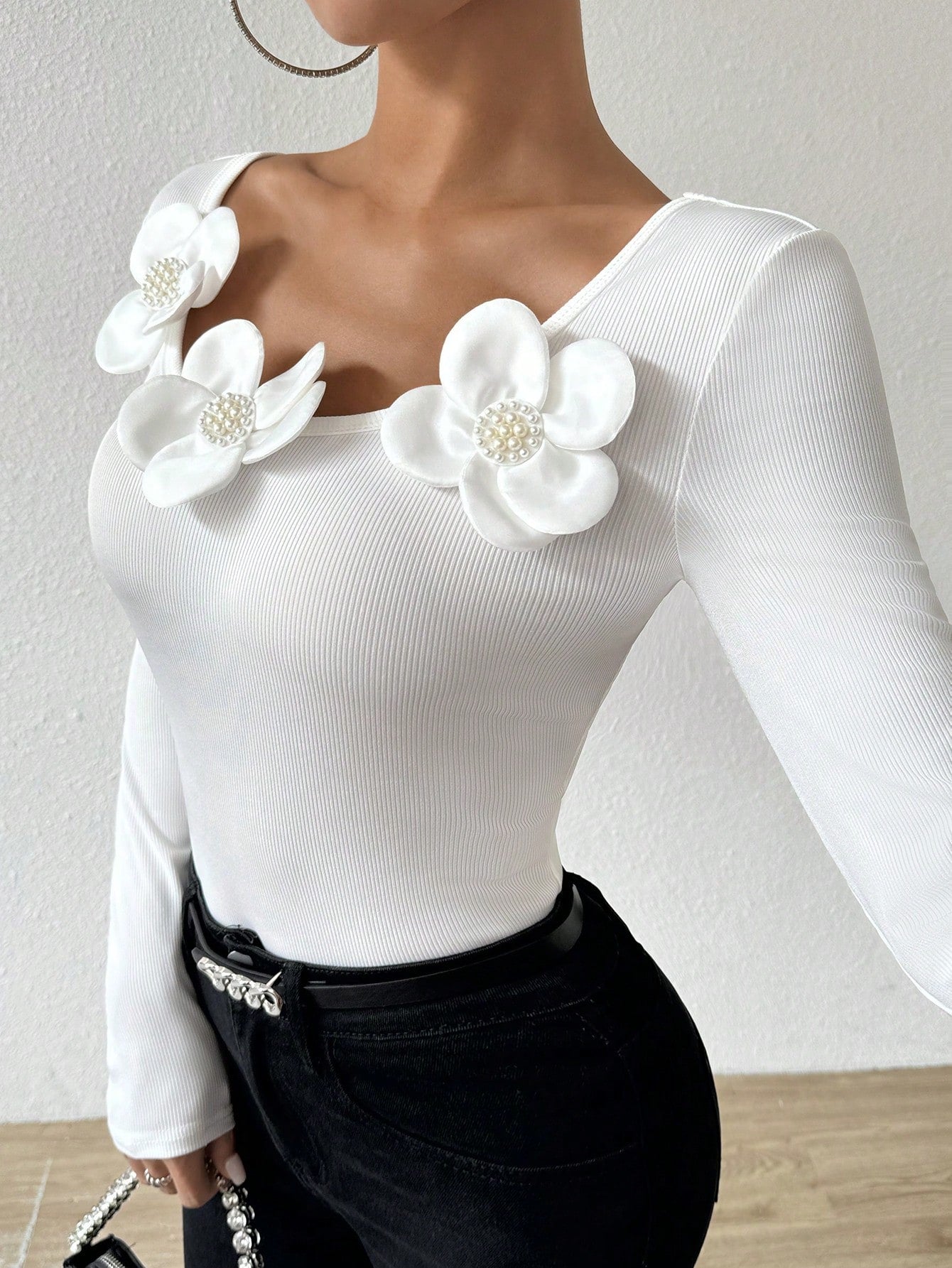 SHEIN Privé Camiseta de manga larga de ajuste ceñido con cuello redondo y parche floral para mujer, otoño/invierno, camiseta acanalada