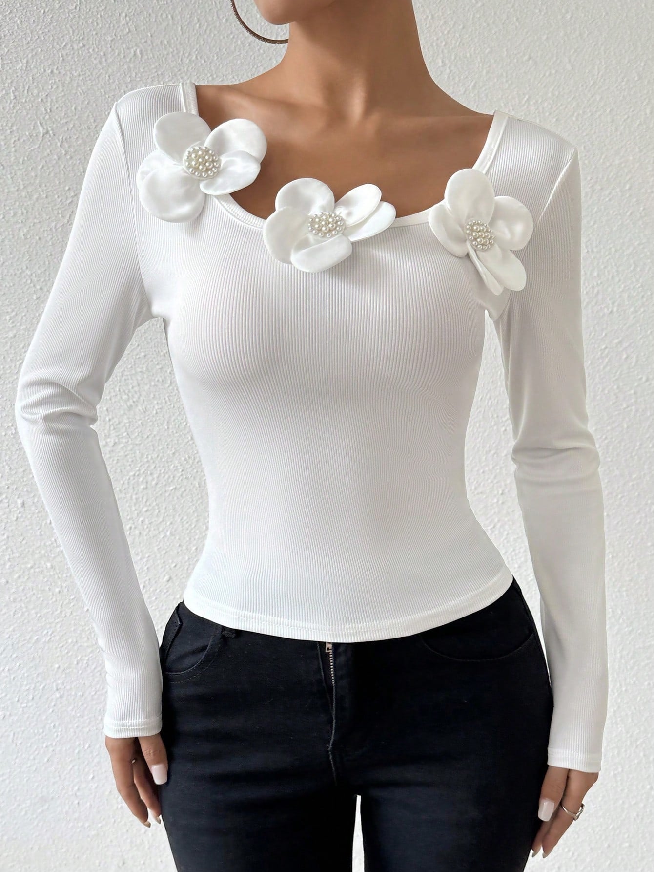 SHEIN Privé Camiseta de manga larga de ajuste ceñido con cuello redondo y parche floral para mujer, otoño/invierno, camiseta acanalada