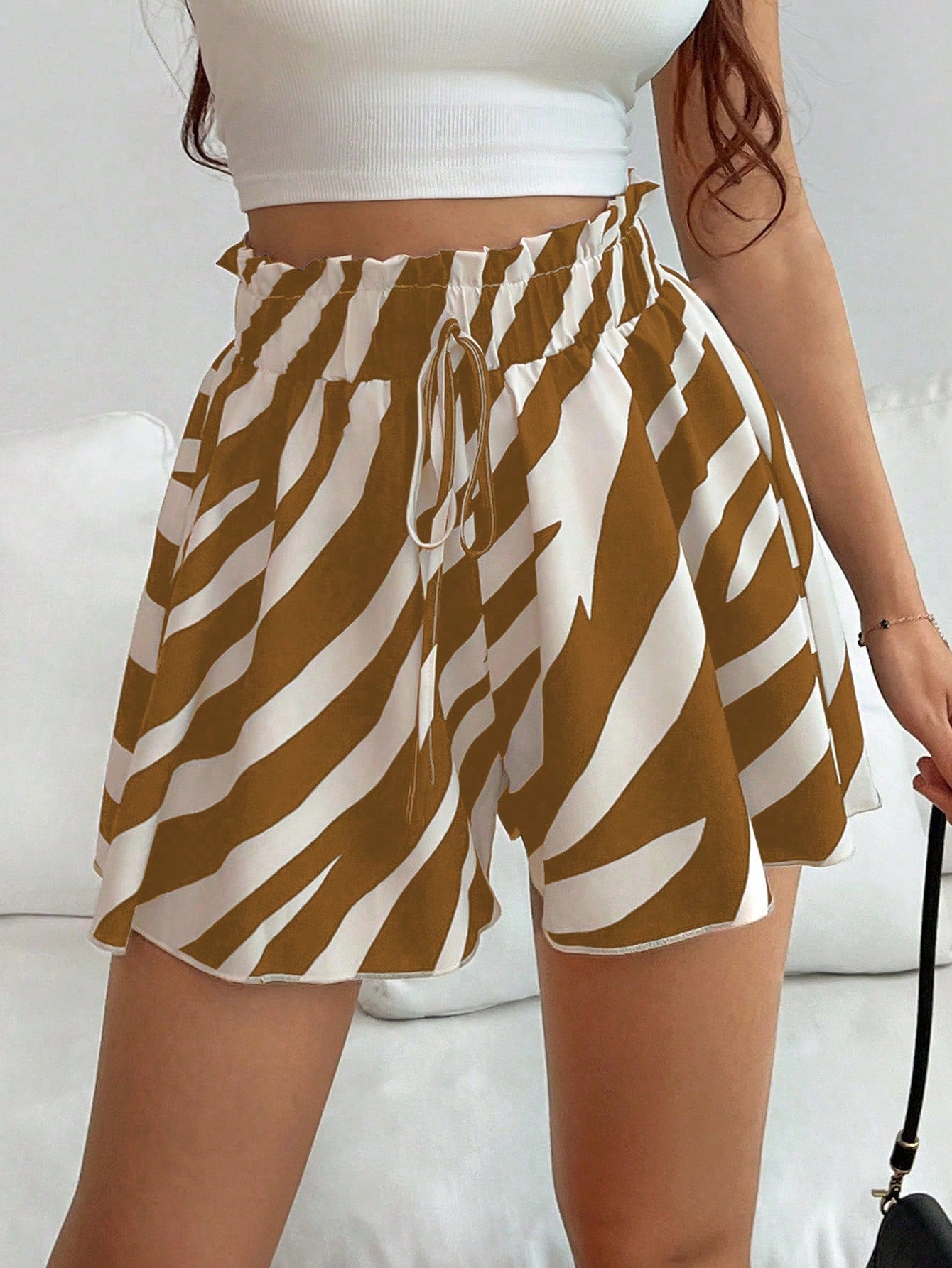 SHEIN Essnce Shorts informales de verano para mujer con cintura ceñida, estampado de cebra y corte holgado en línea A