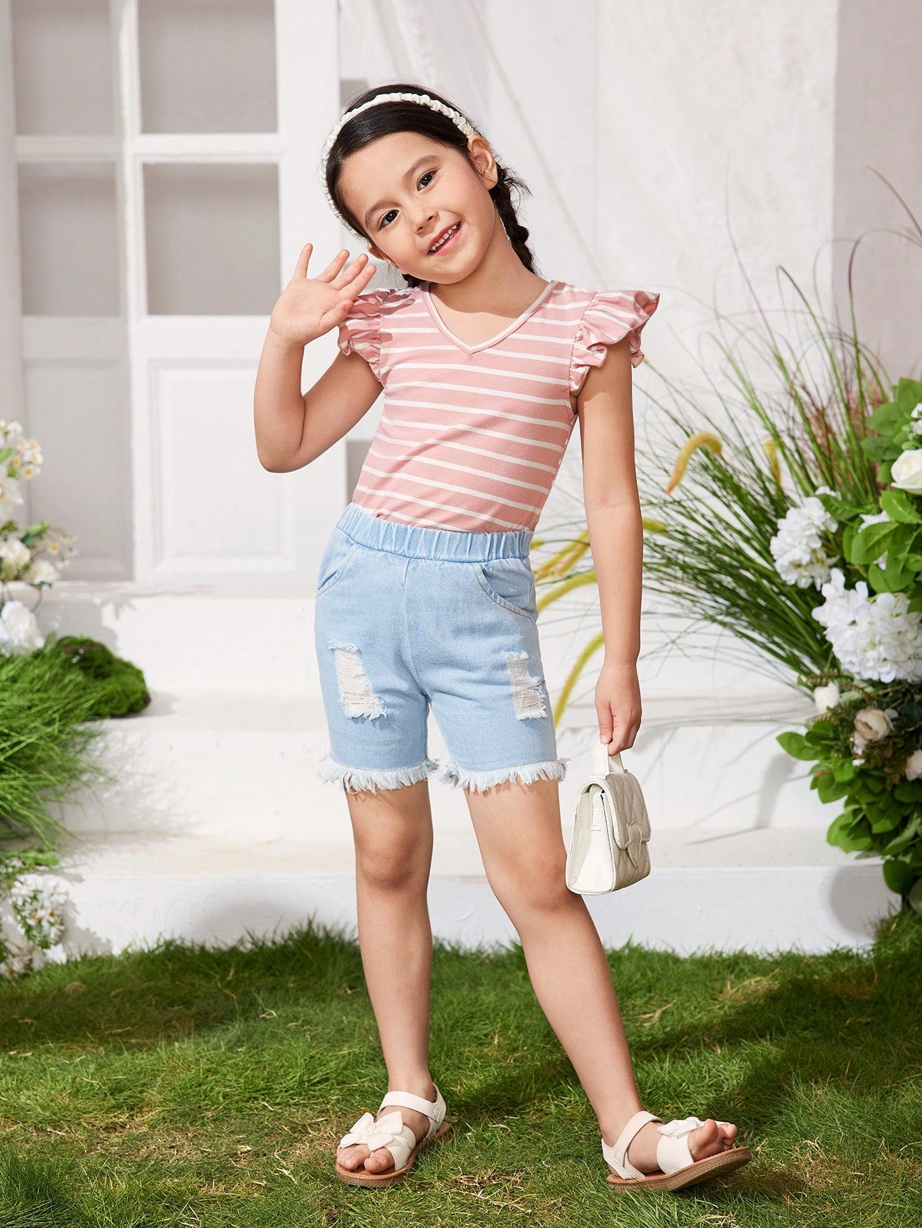 SHEIN Top sin mangas de corte de niña joven para el festival de música Cutoff-Khola, con rayas tejidas y cuello en V