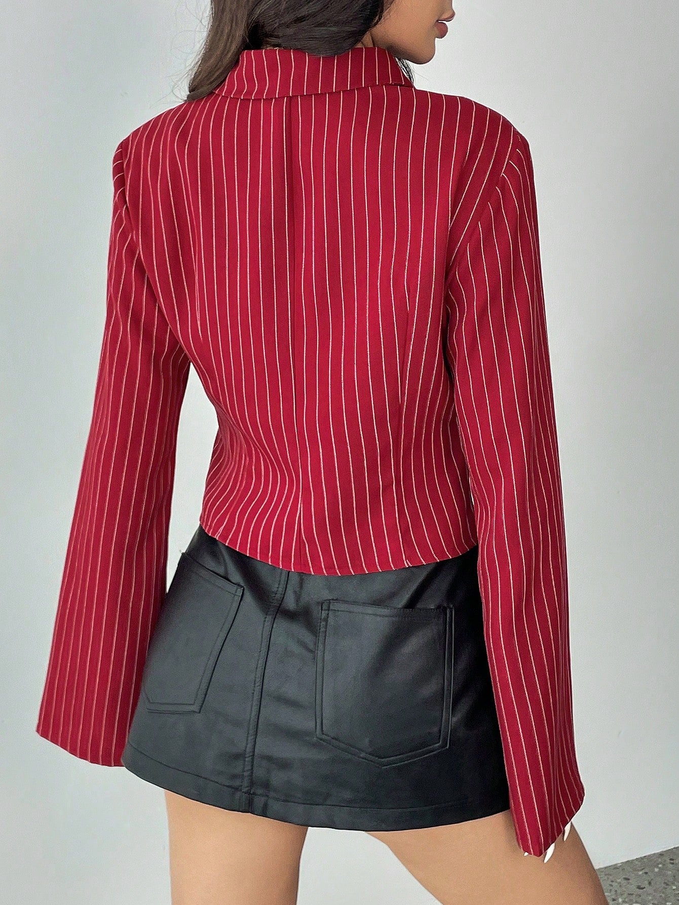 SHEIN X Lucía Bellido Flirla Blusa de mujer de manga larga con volantes y estampado a rayas con botones
