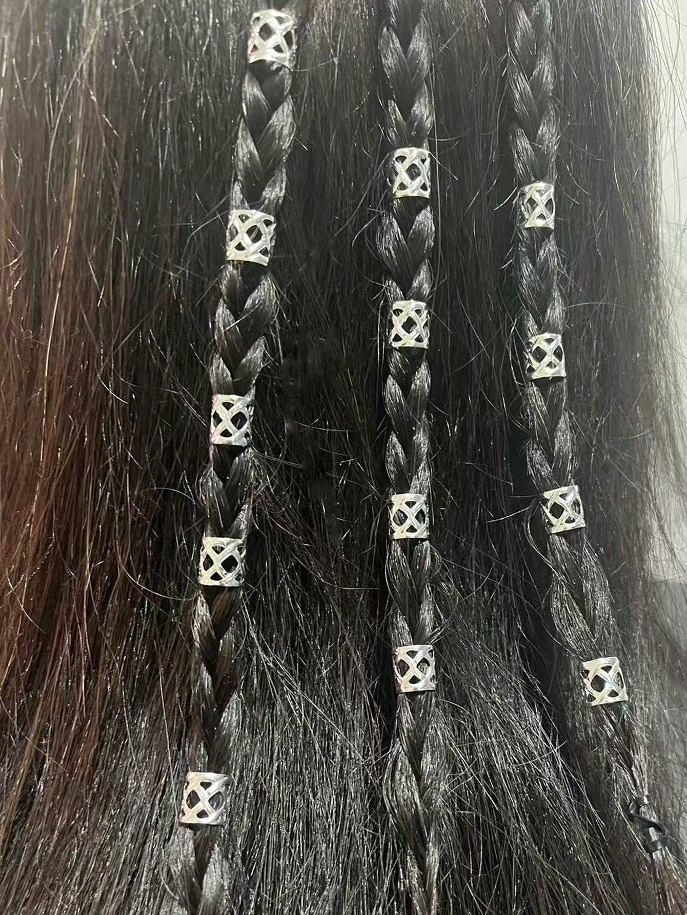 Set de 20 piezas de accesorios de trenzado de cabello en dorado y plateado con cuentas, clips y joyas